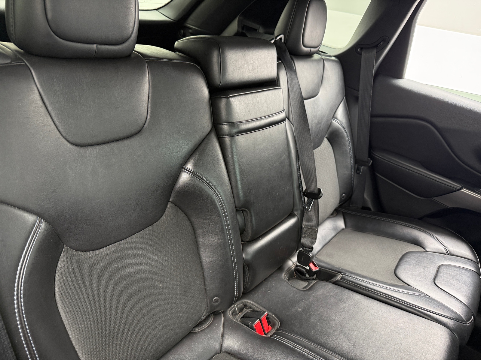 Thumbnail: 2019 Jeep Cherokee - 5