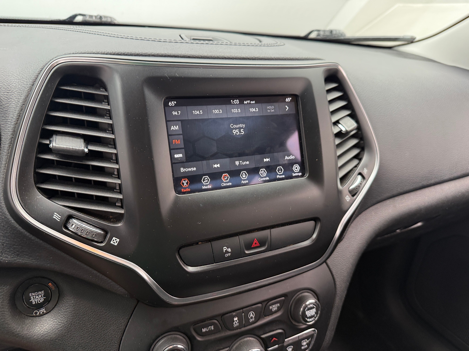 Thumbnail: 2019 Jeep Cherokee - 3