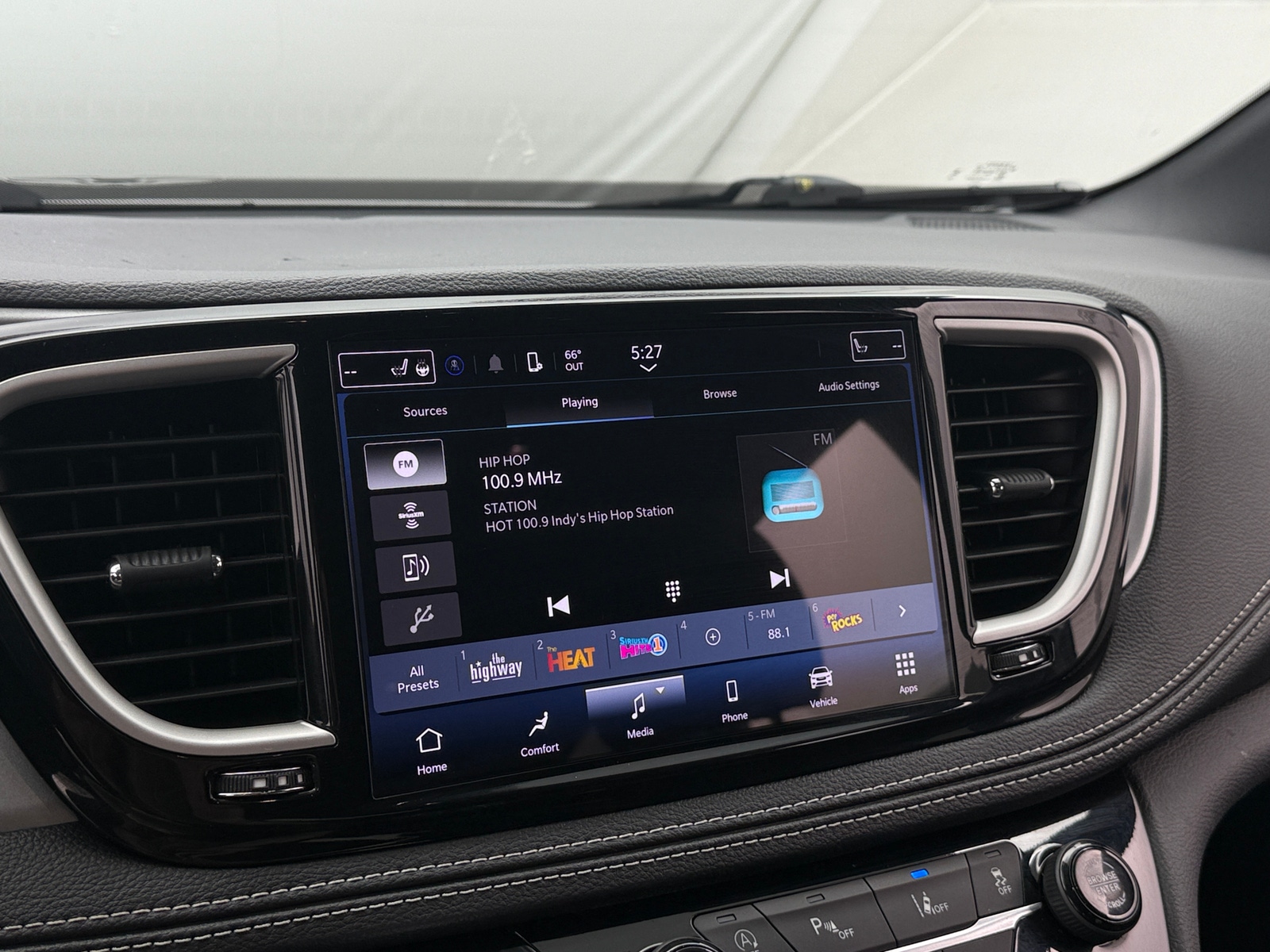 Thumbnail: 2024 Chrysler Pacifica - 4