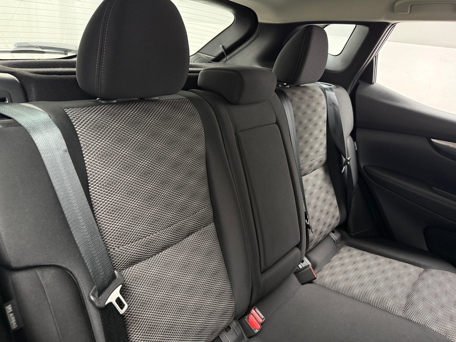 Thumbnail: 2021 Nissan Rogue Sport - 6