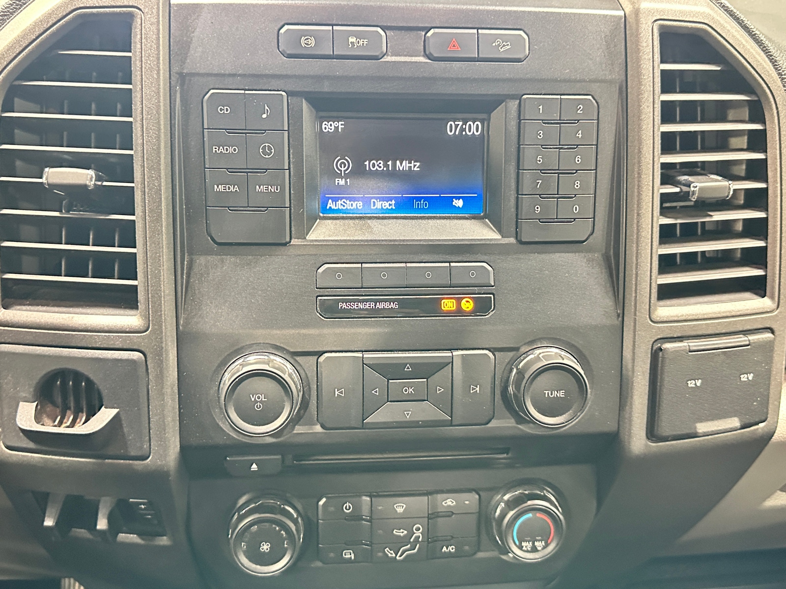 Thumbnail: 2017 Ford Econoline - 3