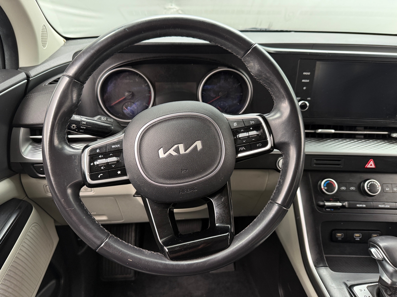Thumbnail: 2023 Kia Carnival - 4