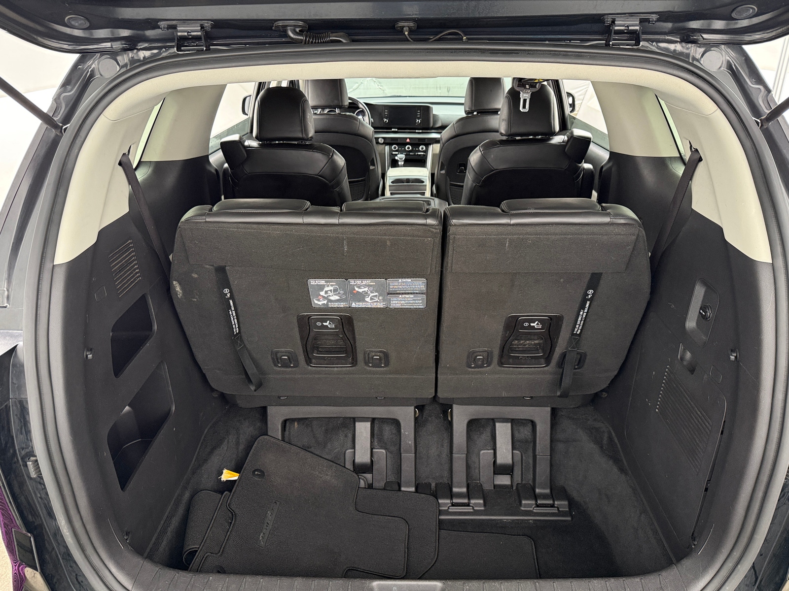 Thumbnail: 2023 Kia Carnival - 6