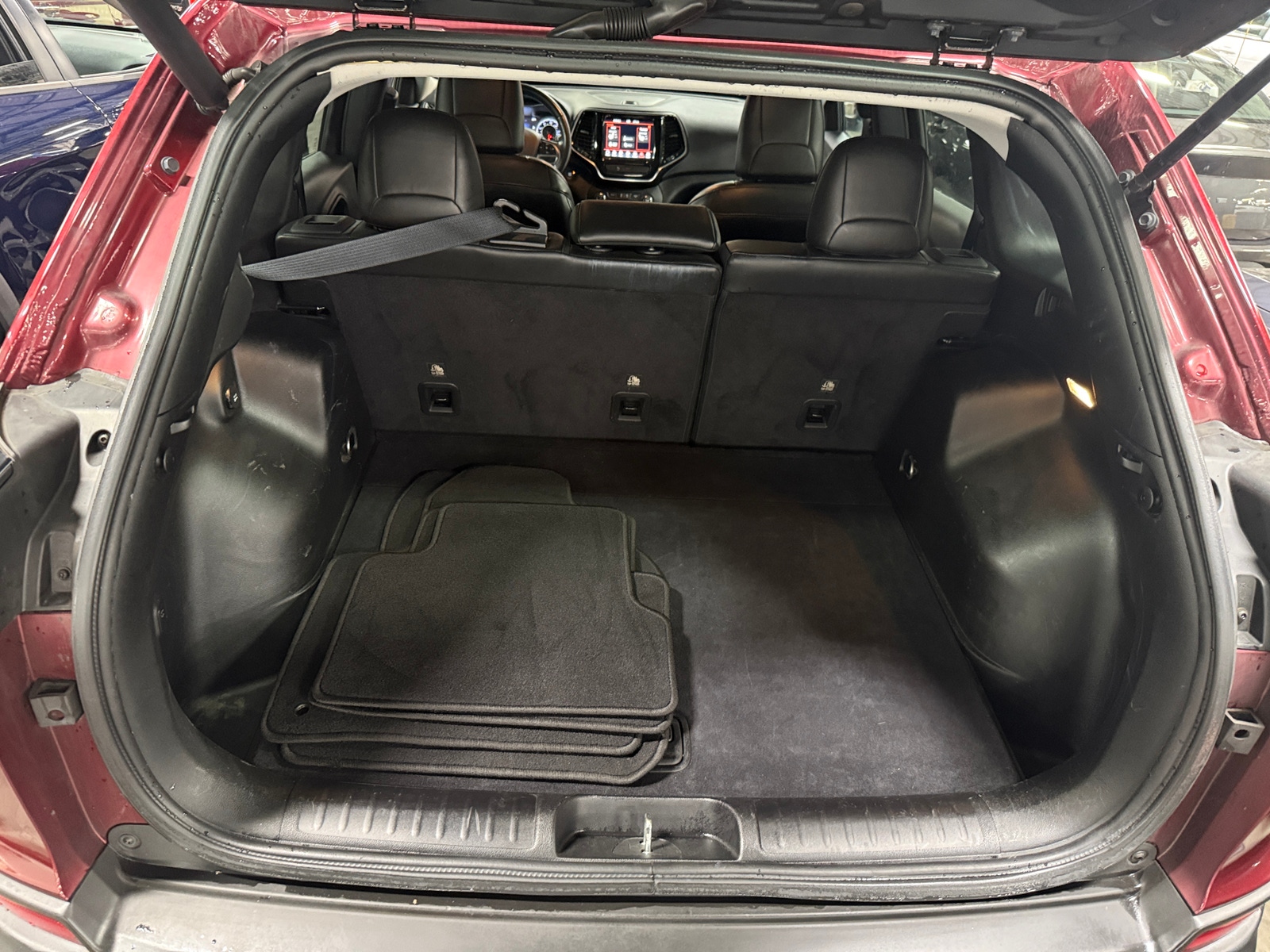 Thumbnail: 2019 Jeep Cherokee - 6