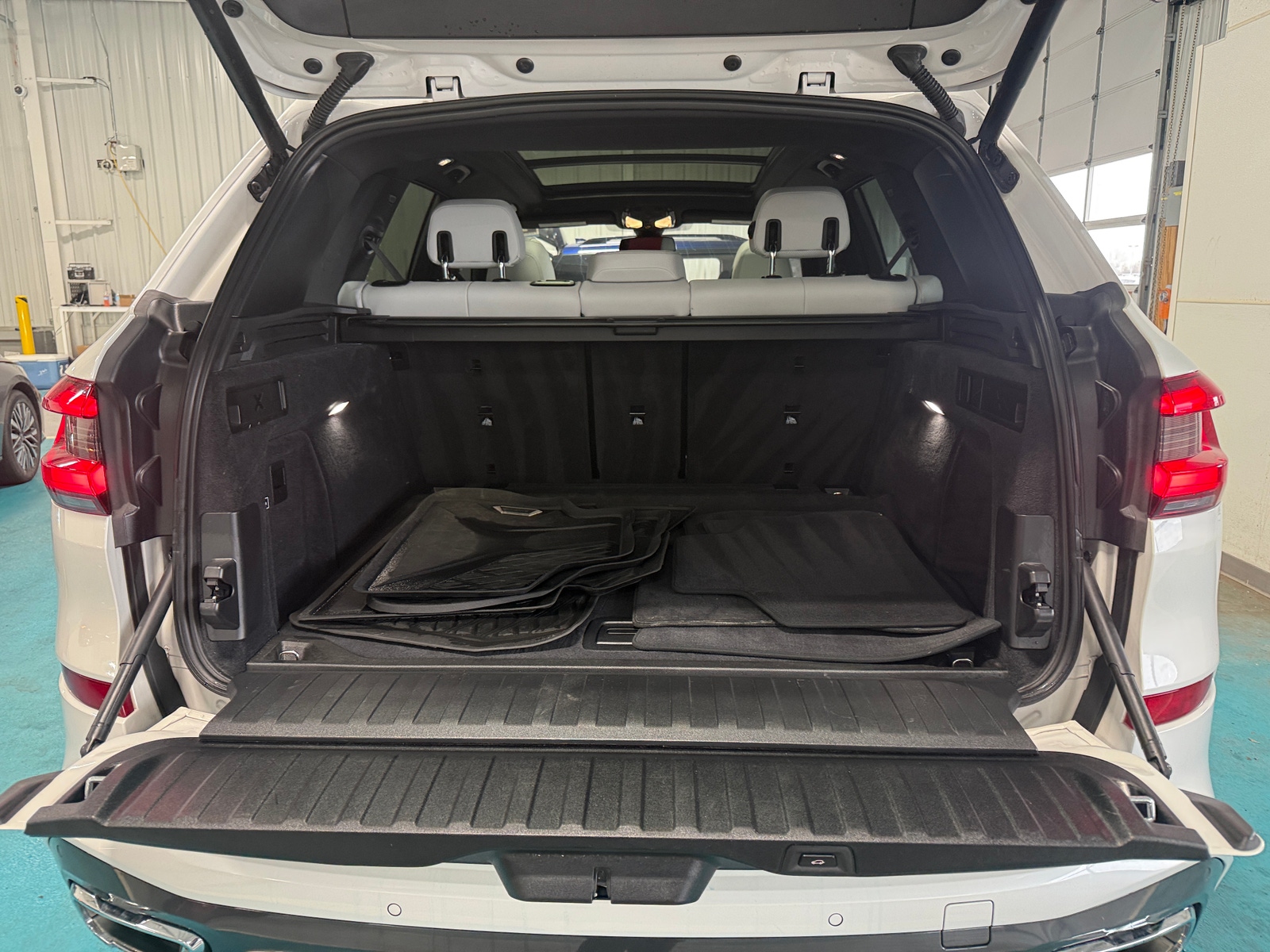 Thumbnail: 2023 BMW X5 - 6