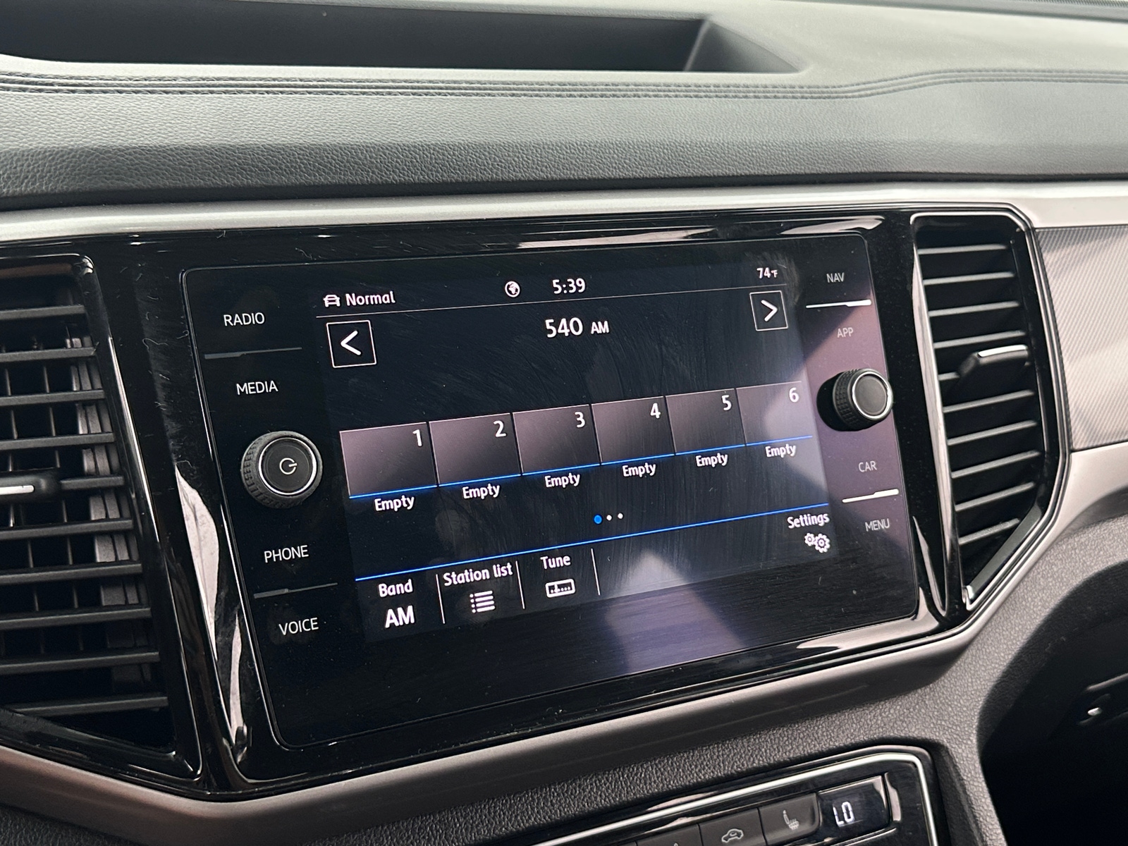 Thumbnail: 2020 Volkswagen Atlas - 3