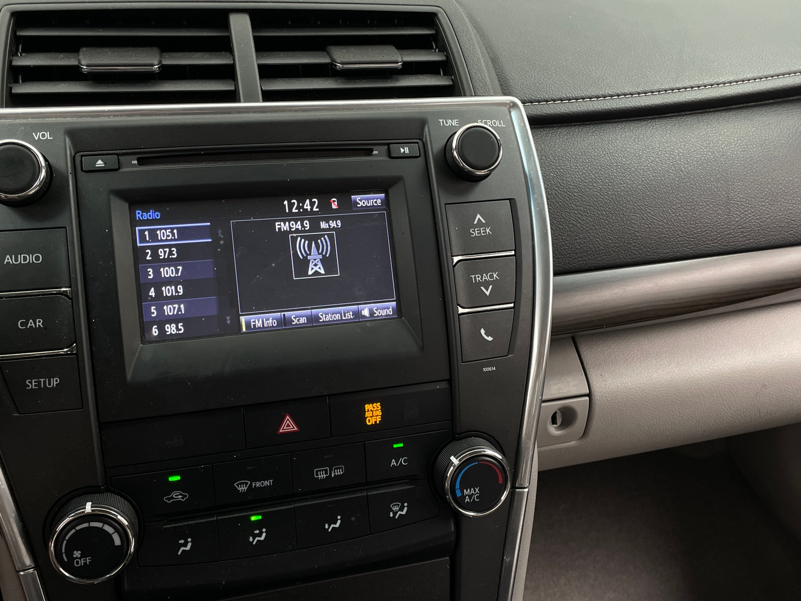 Thumbnail: 2017 Toyota Camry - 4