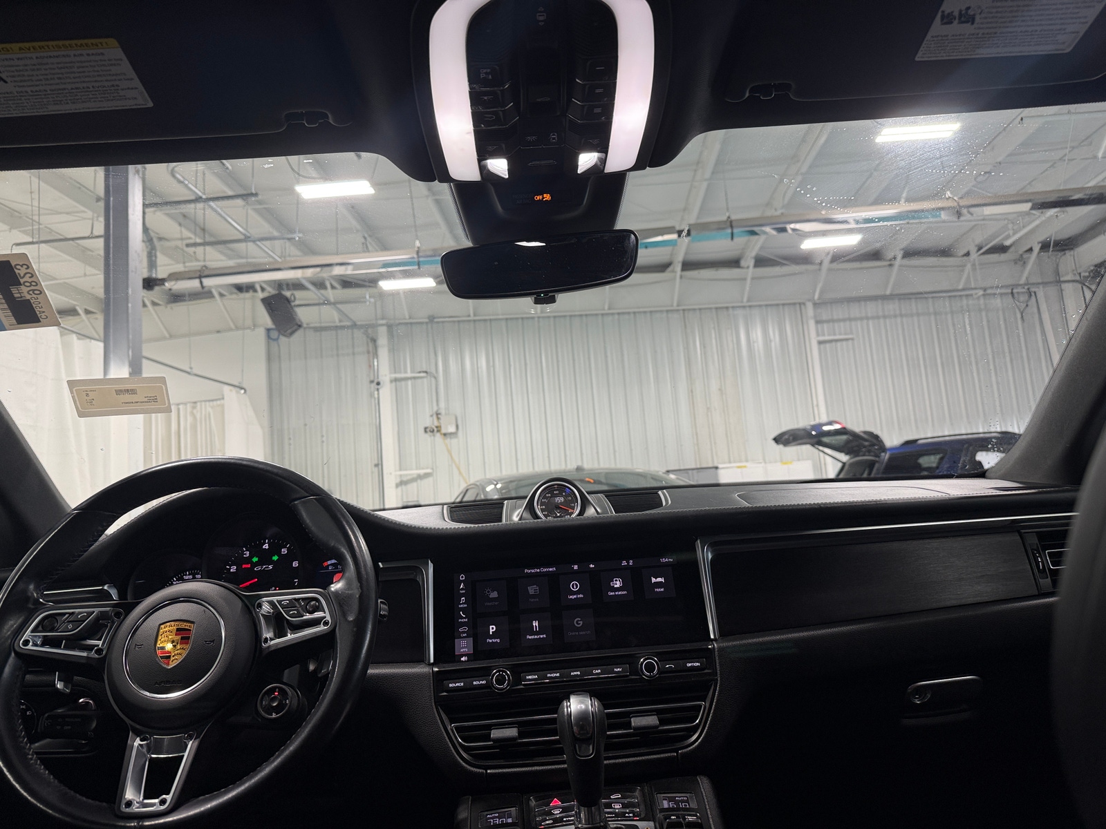 Thumbnail: 2021 Porsche Macan - 2