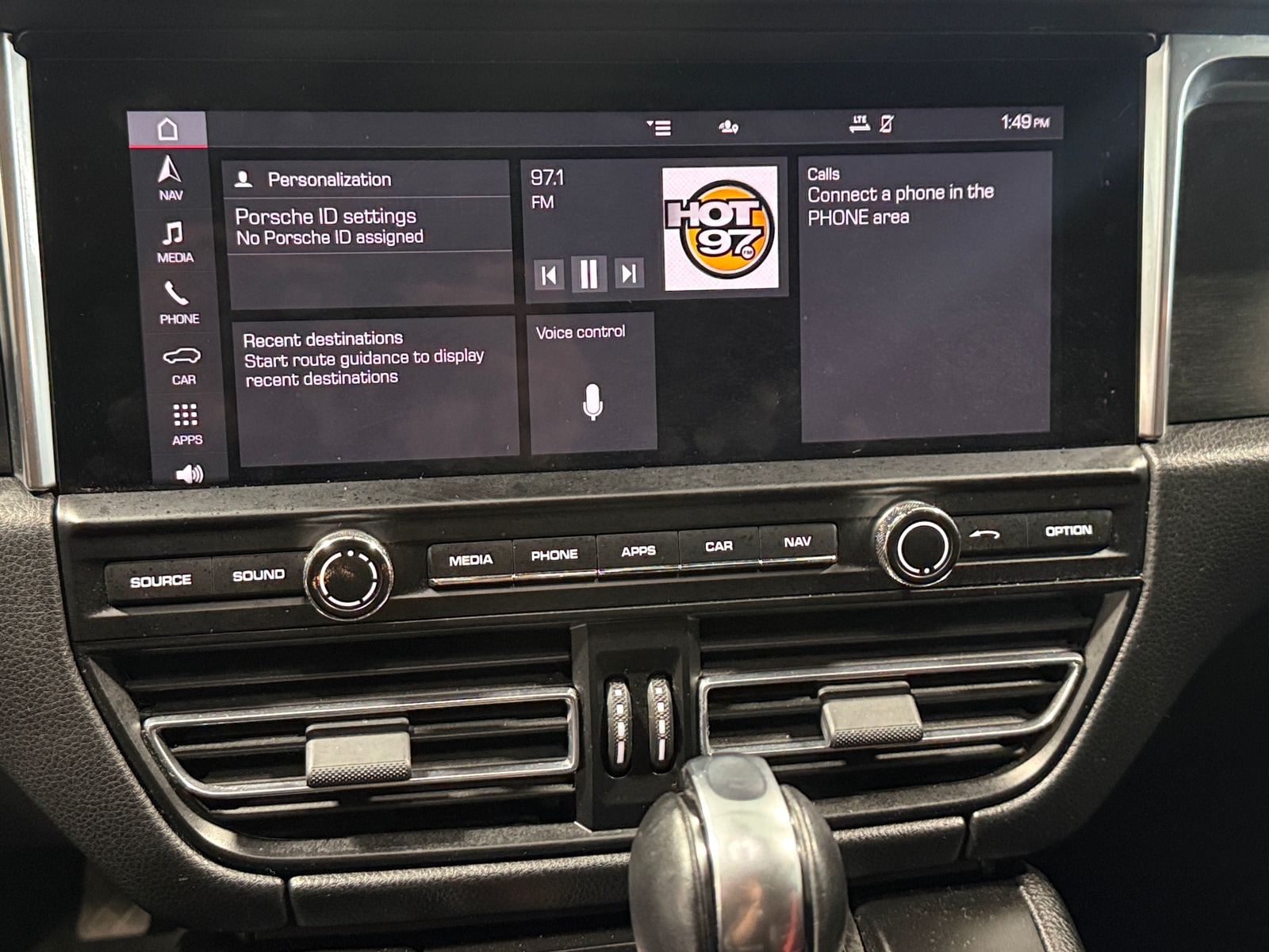 Thumbnail: 2021 Porsche Macan - 3