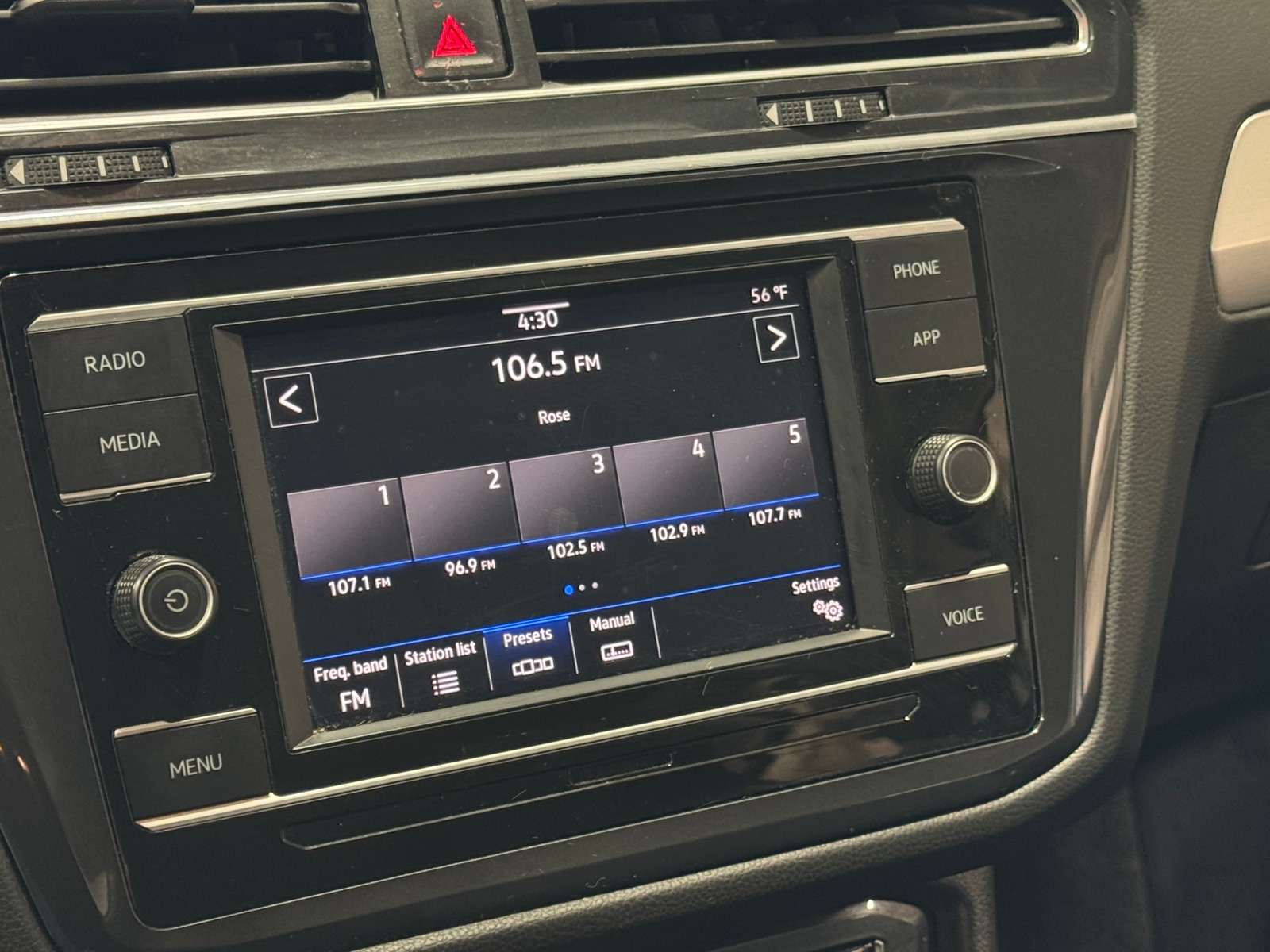 Thumbnail: 2021 Volkswagen Tiguan - 4