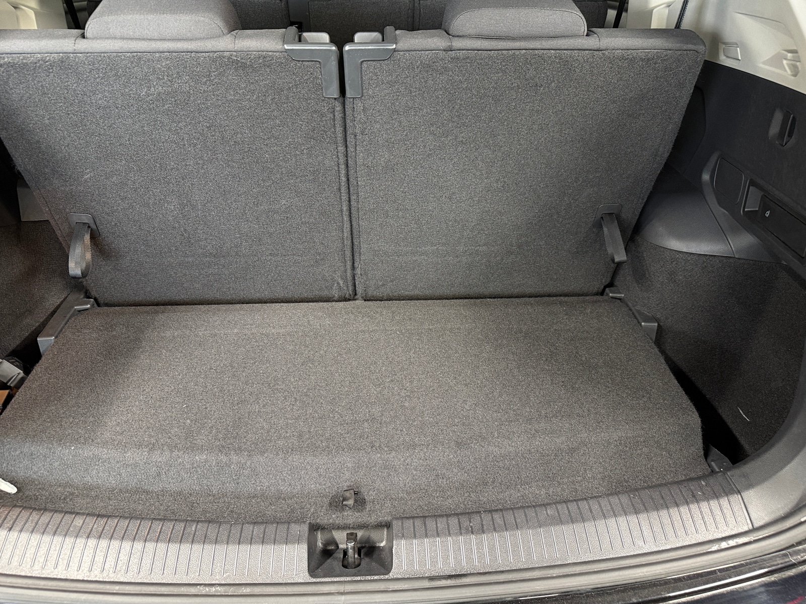 Thumbnail: 2020 Volkswagen Tiguan - 7