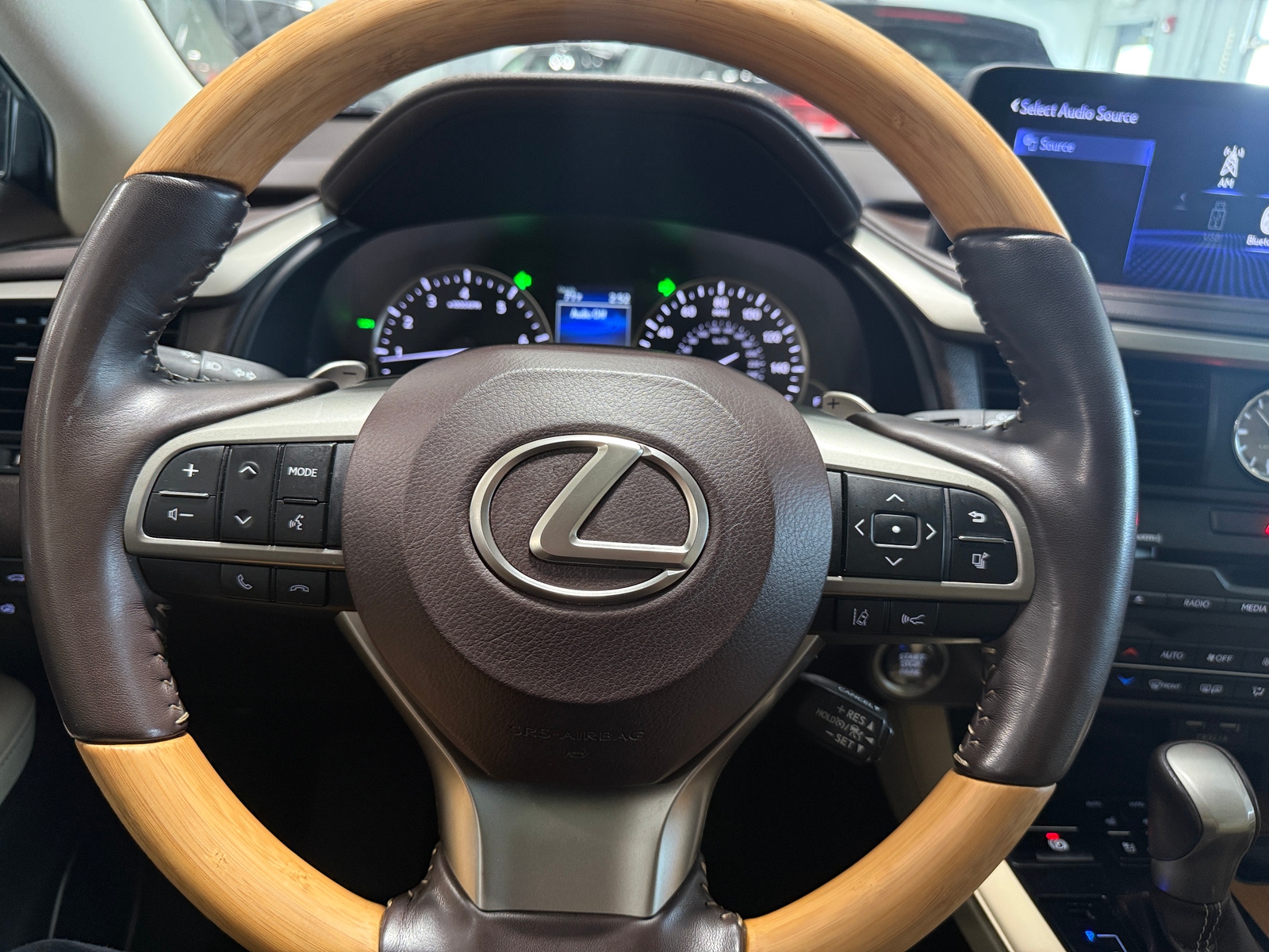 Thumbnail: 2020 Lexus RX - 4
