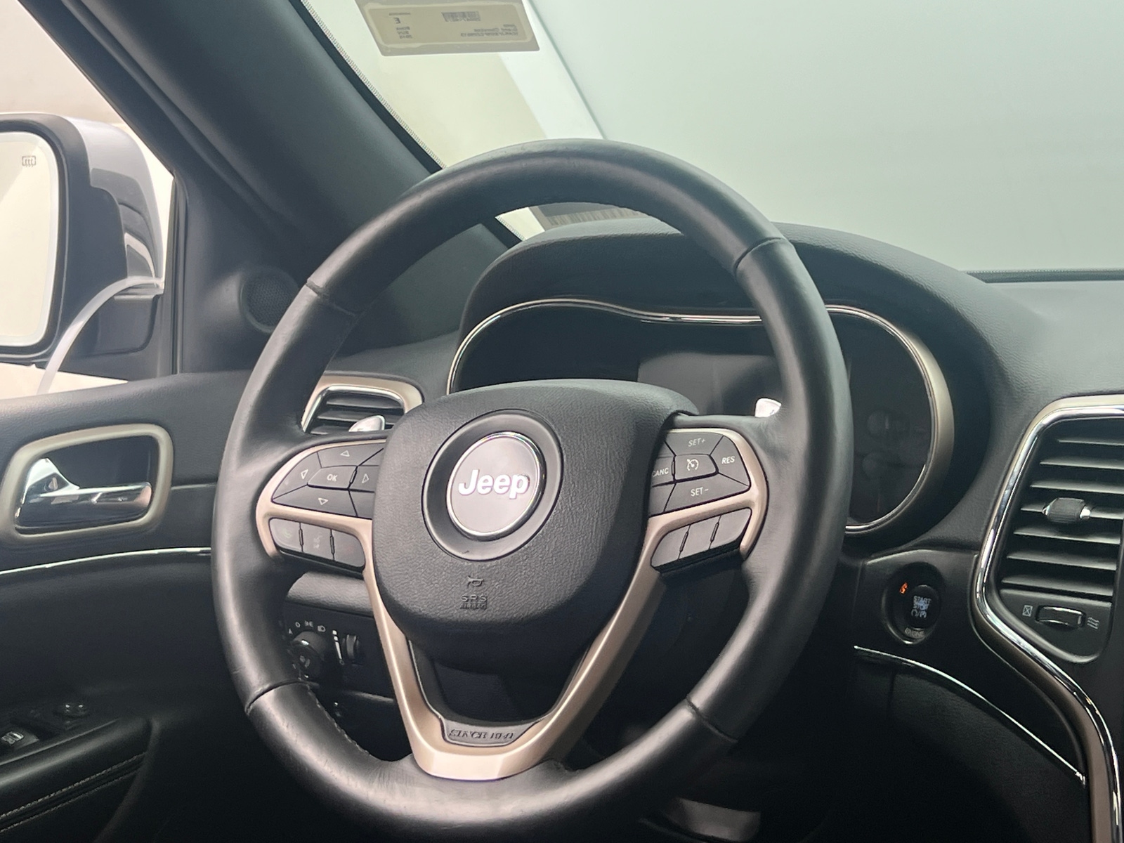 Thumbnail: 2015 Jeep Grand Cherokee - 4