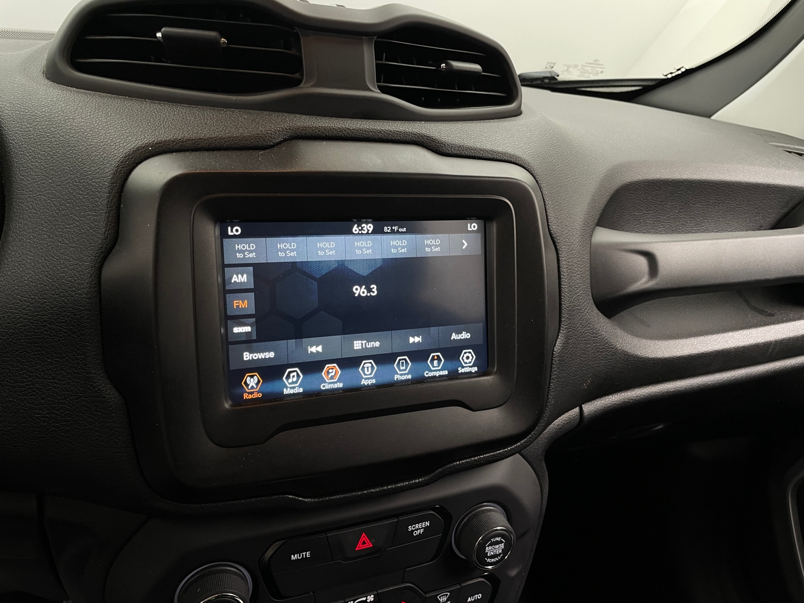 Thumbnail: 2019 Jeep Renegade - 4