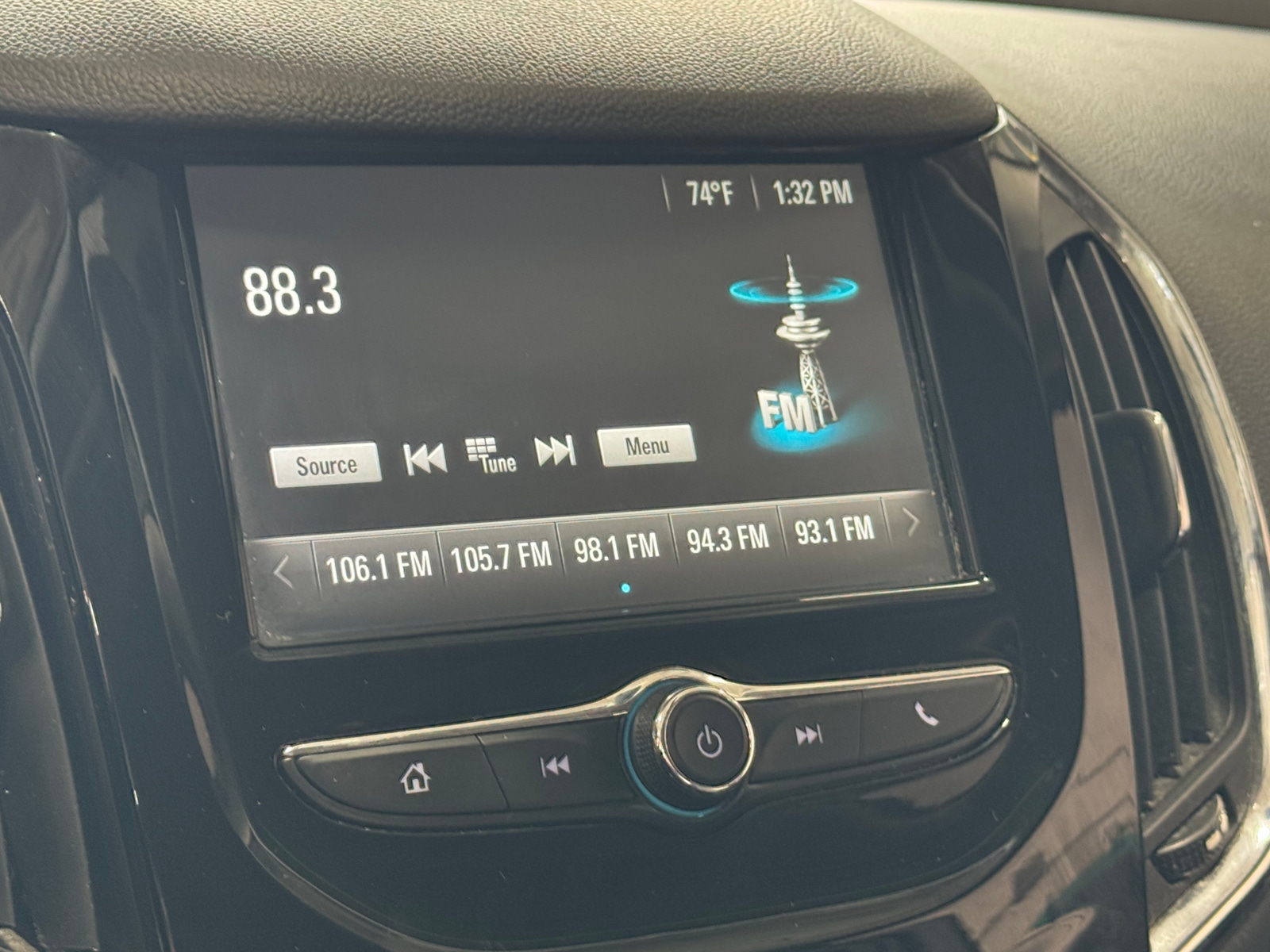 Thumbnail: 2017 Chevrolet Cruze - 3