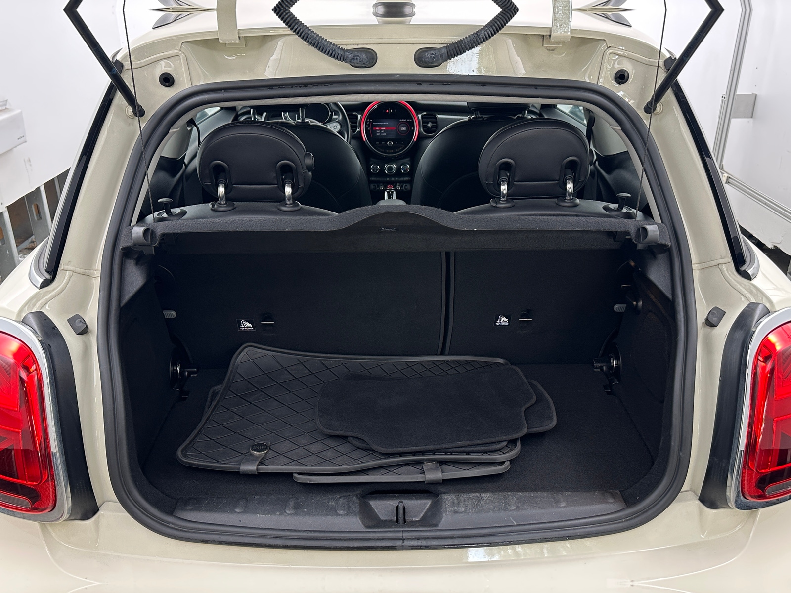 Thumbnail: 2022 MINI Cooper Hardtop - 4