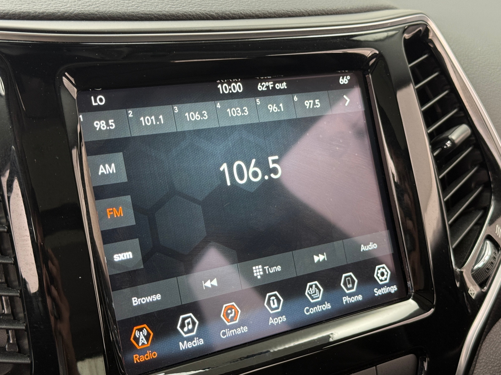 Thumbnail: 2021 Jeep Cherokee - 3