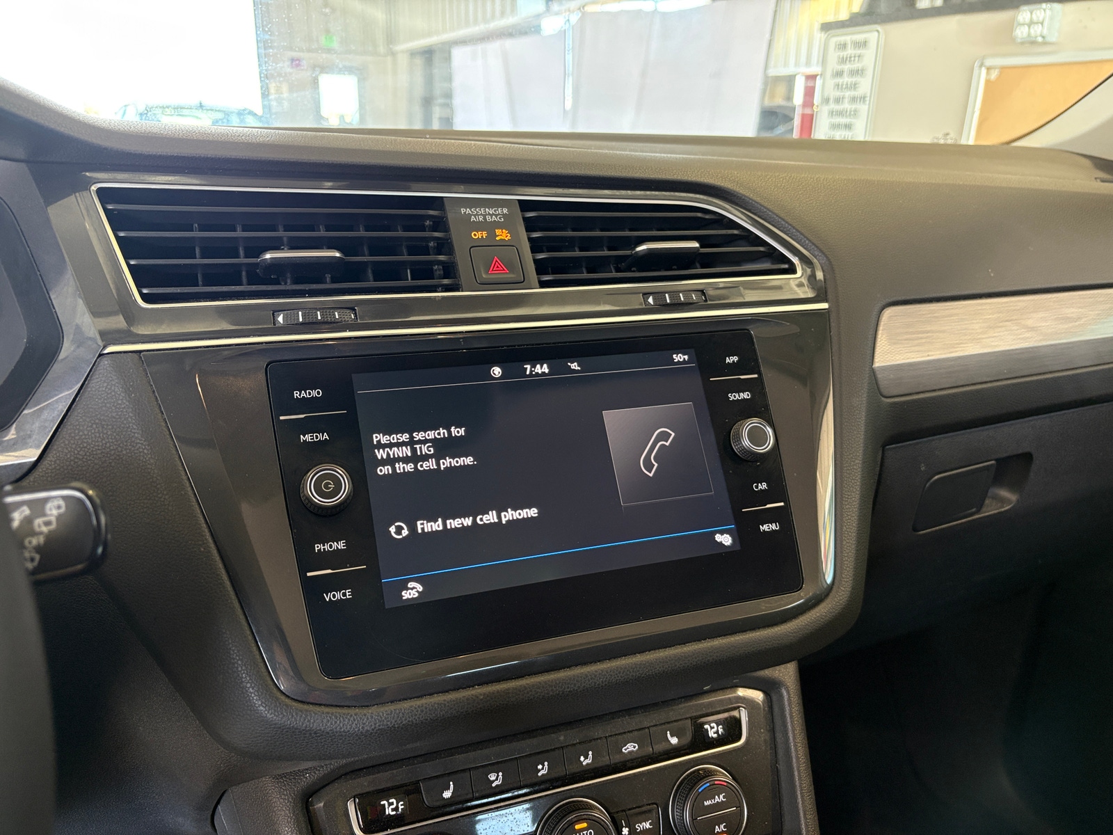 Thumbnail: 2020 Volkswagen Tiguan - 4