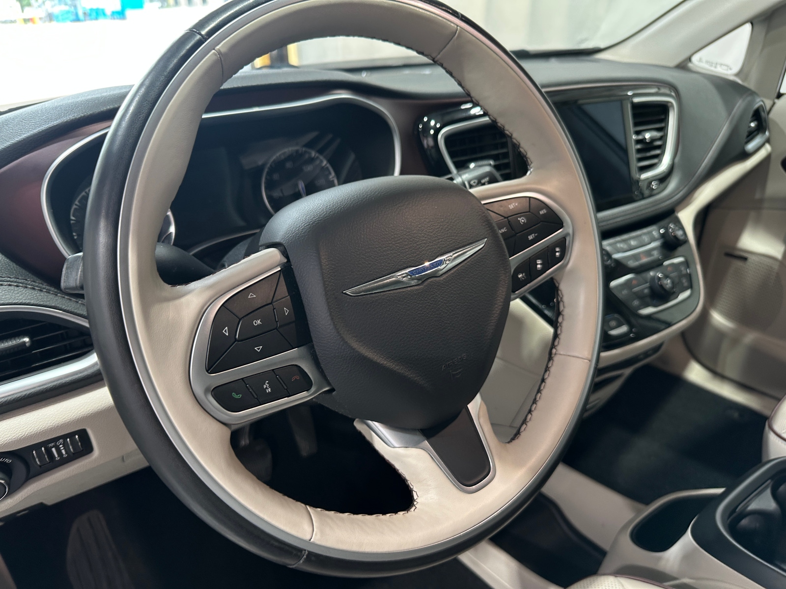 Thumbnail: 2020 Chrysler Pacifica - 4