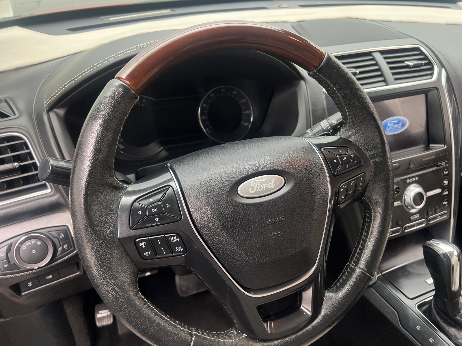 Thumbnail: 2019 Ford Explorer - 4
