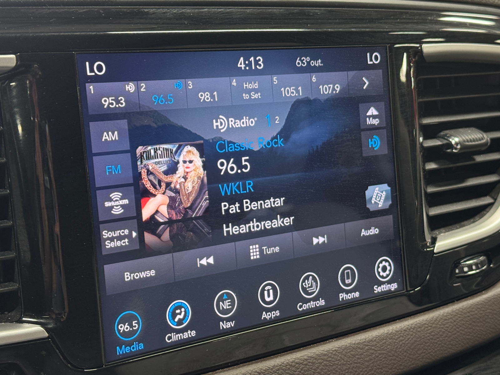 Thumbnail: 2020 Chrysler Pacifica - 3