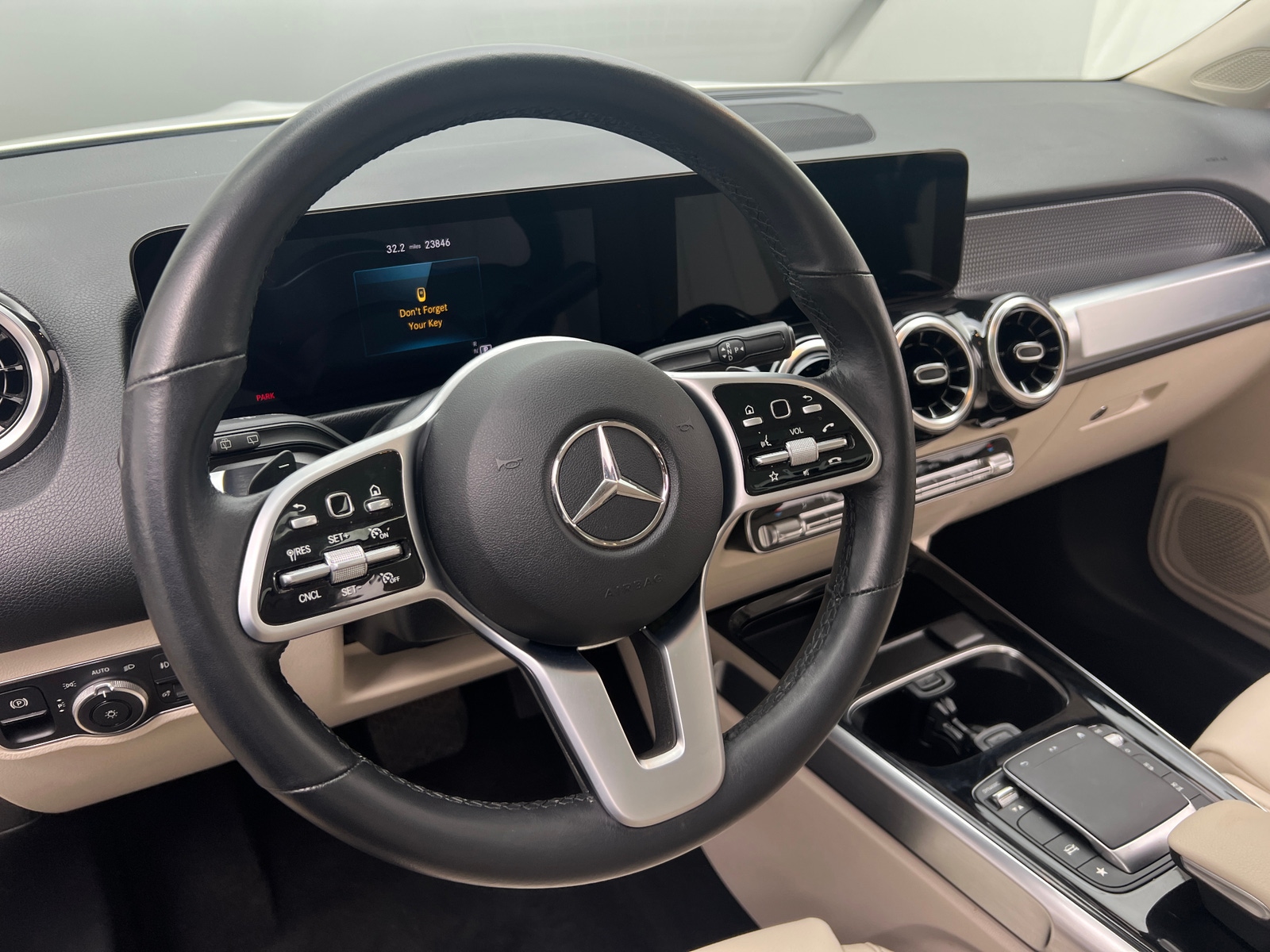 Thumbnail: 2022 Mercedes-Benz GLB - 4