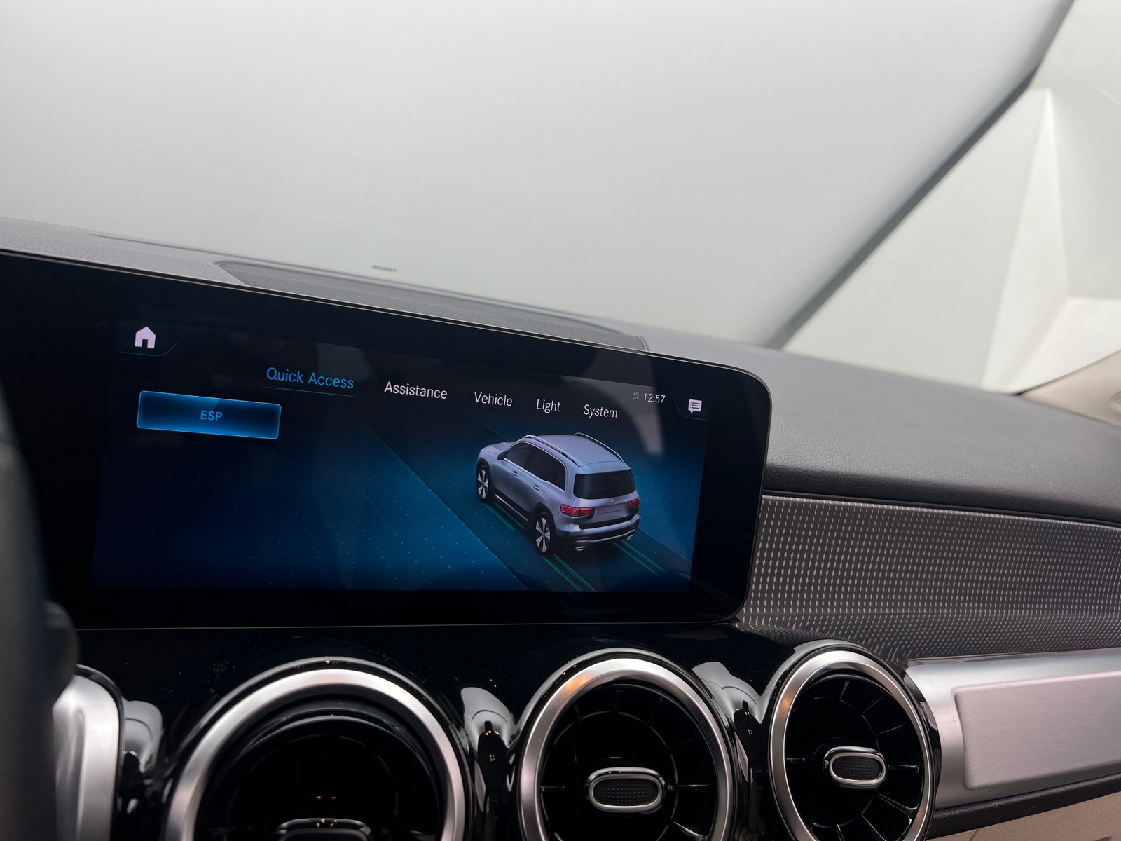 Thumbnail: 2022 Mercedes-Benz GLB - 3