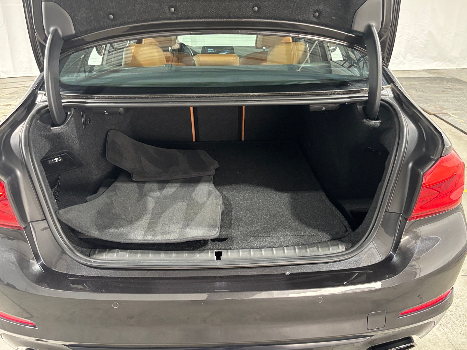 Thumbnail: 2017 BMW 5 Series - 6