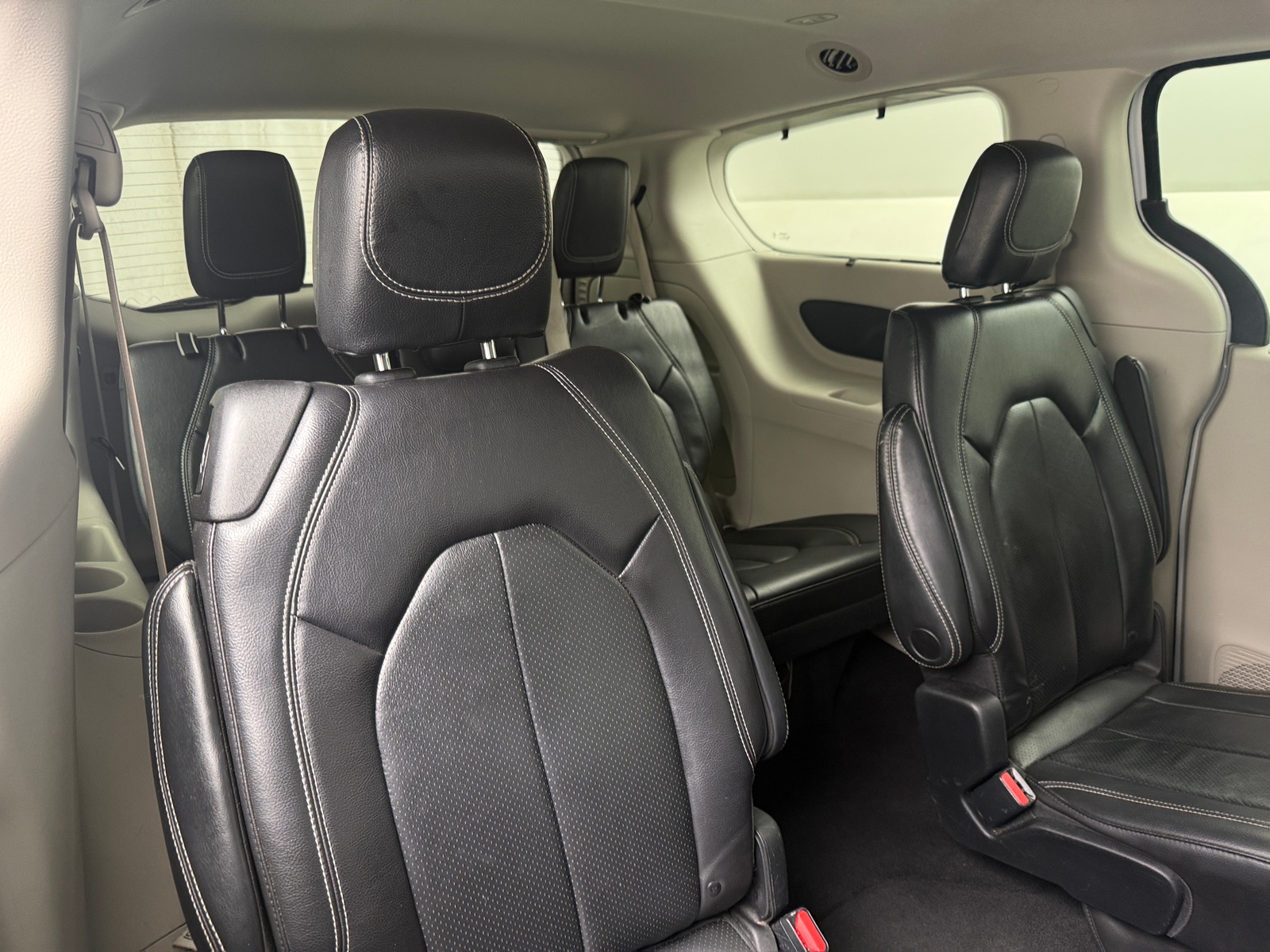 Thumbnail: 2022 Chrysler Pacifica - 5