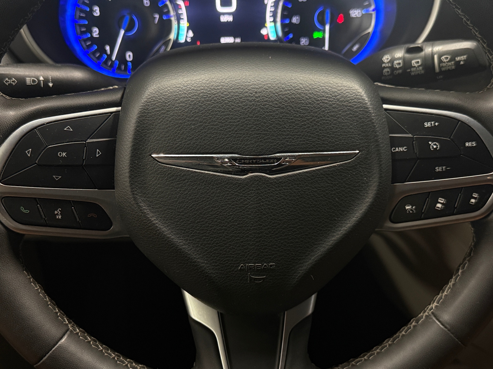 Thumbnail: 2022 Chrysler Pacifica - 4