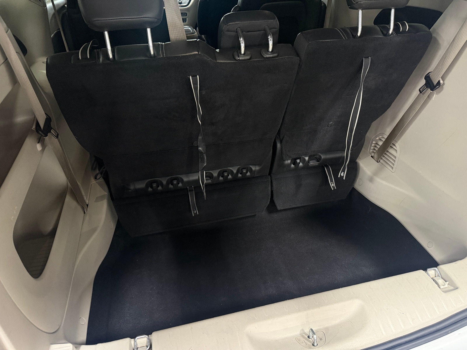 Thumbnail: 2022 Chrysler Pacifica - 6