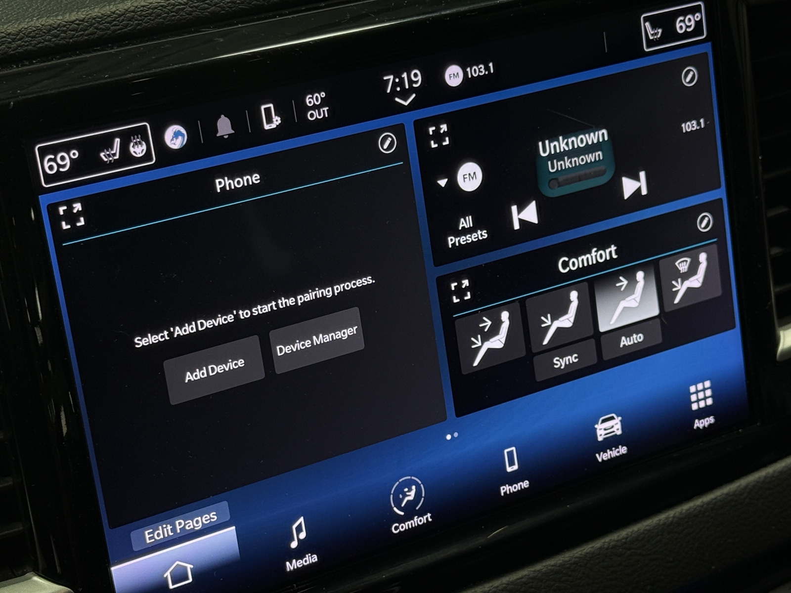 Thumbnail: 2022 Chrysler Pacifica - 3