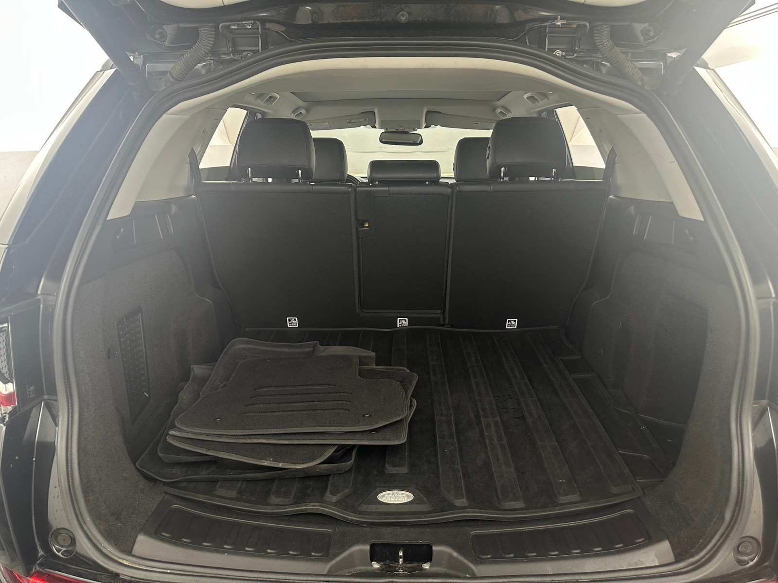 Thumbnail: 2019 Land Rover Discovery Sport - 6