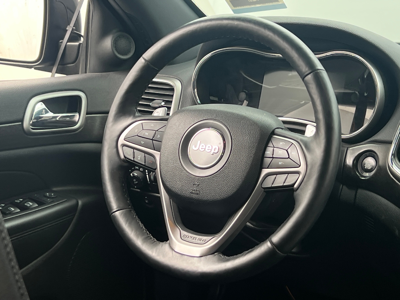 Thumbnail: 2017 Jeep Grand Cherokee - 5