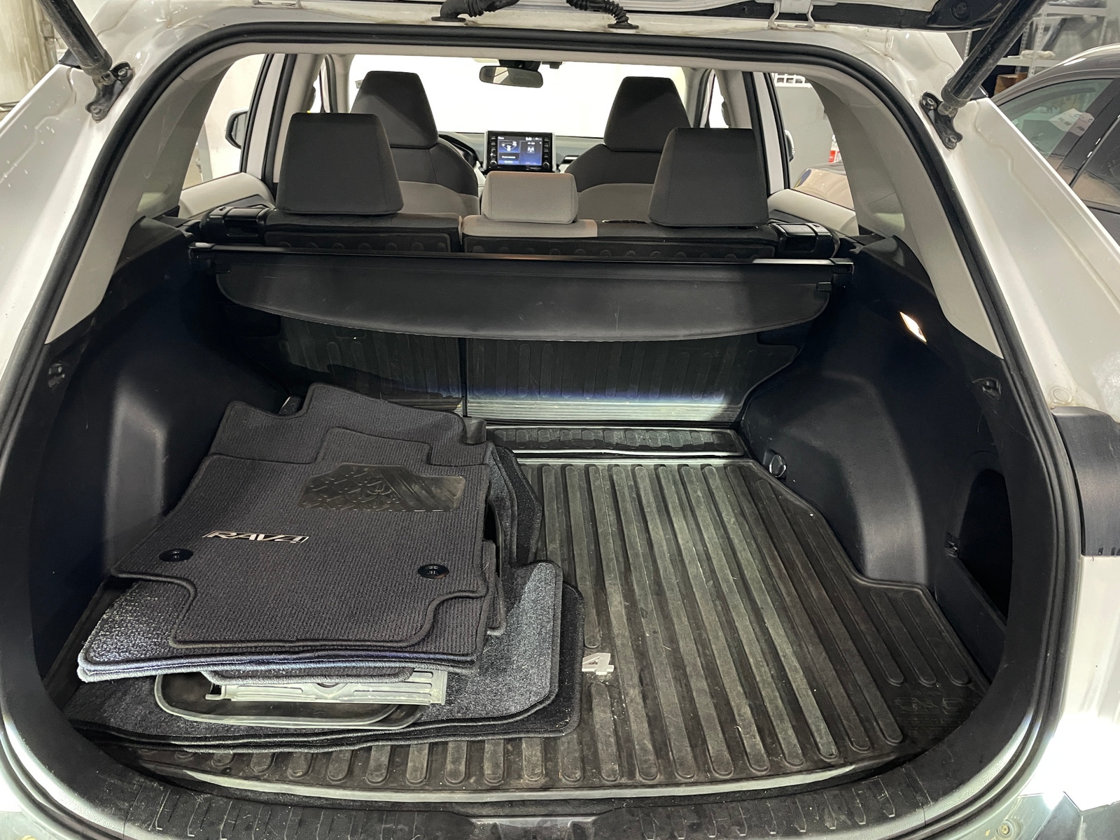 Thumbnail: 2019 Toyota RAV4 - 7