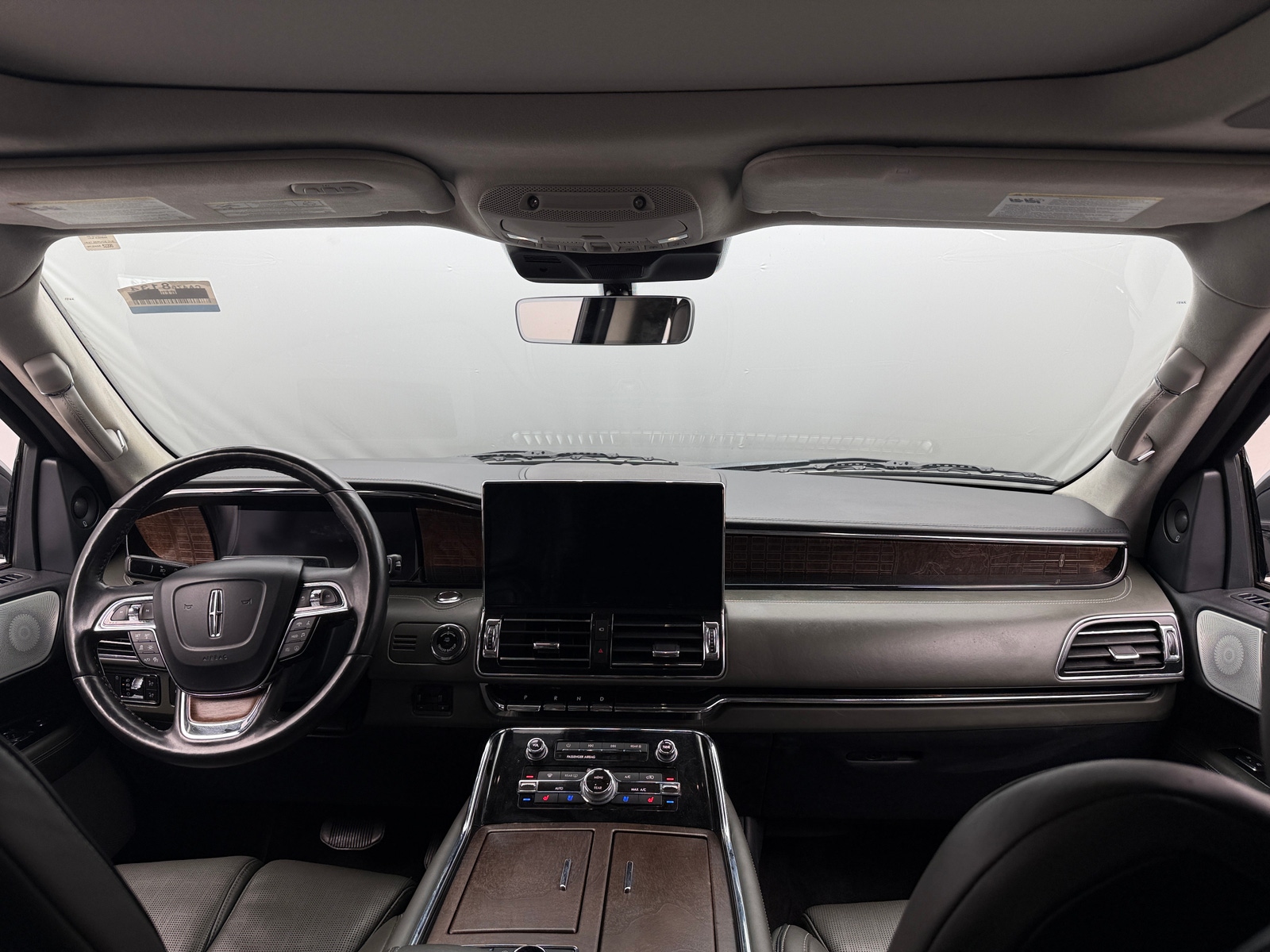 Thumbnail: 2022 Lincoln Navigator L - 2