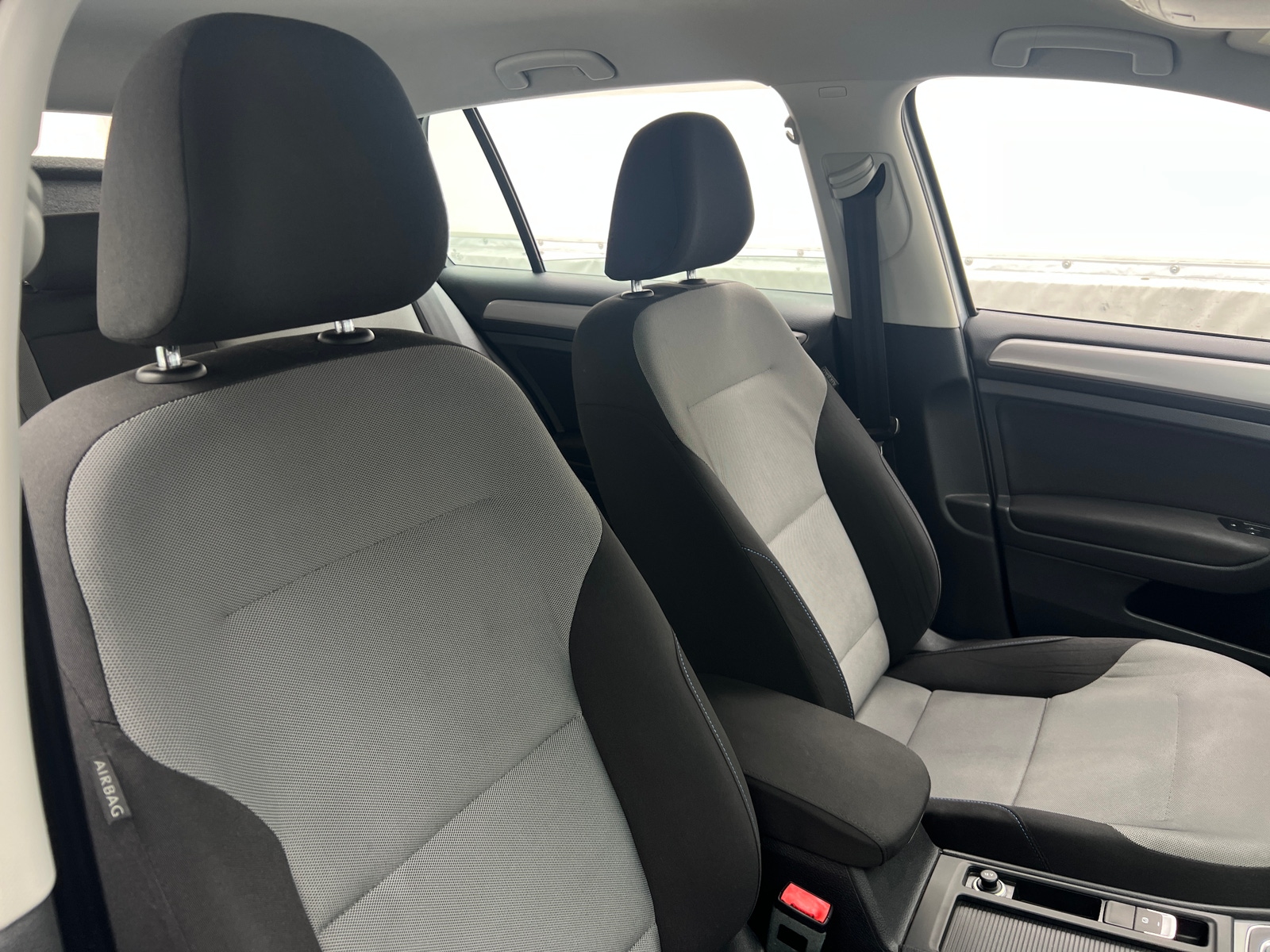 Thumbnail: 2016 Volkswagen e-Golf - 2