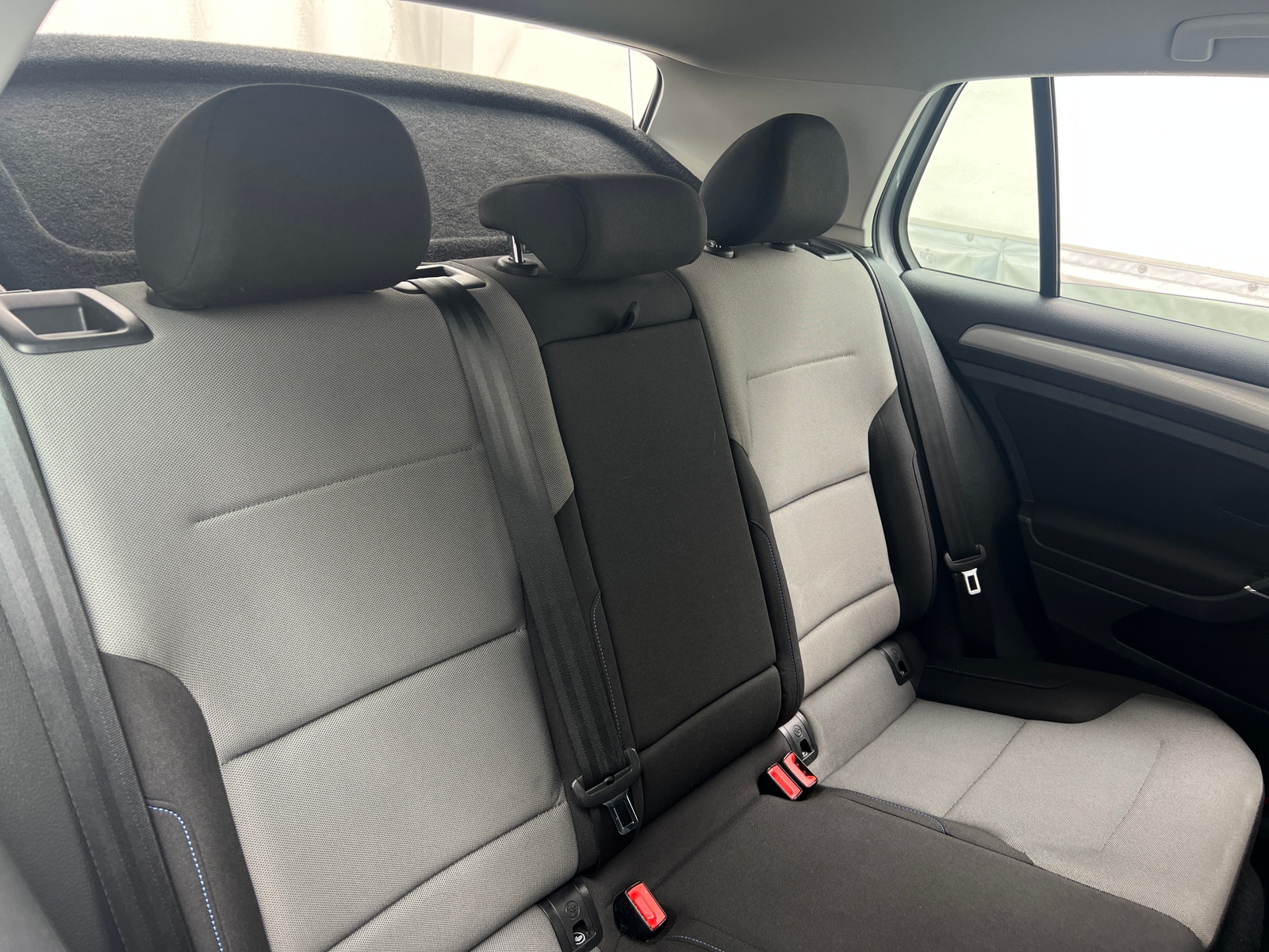 Thumbnail: 2016 Volkswagen e-Golf - 5