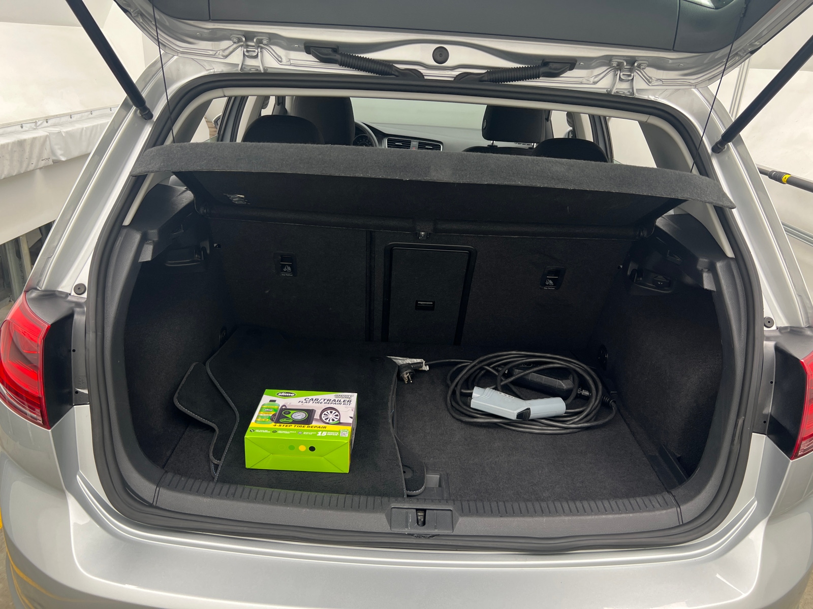 Thumbnail: 2016 Volkswagen e-Golf - 6