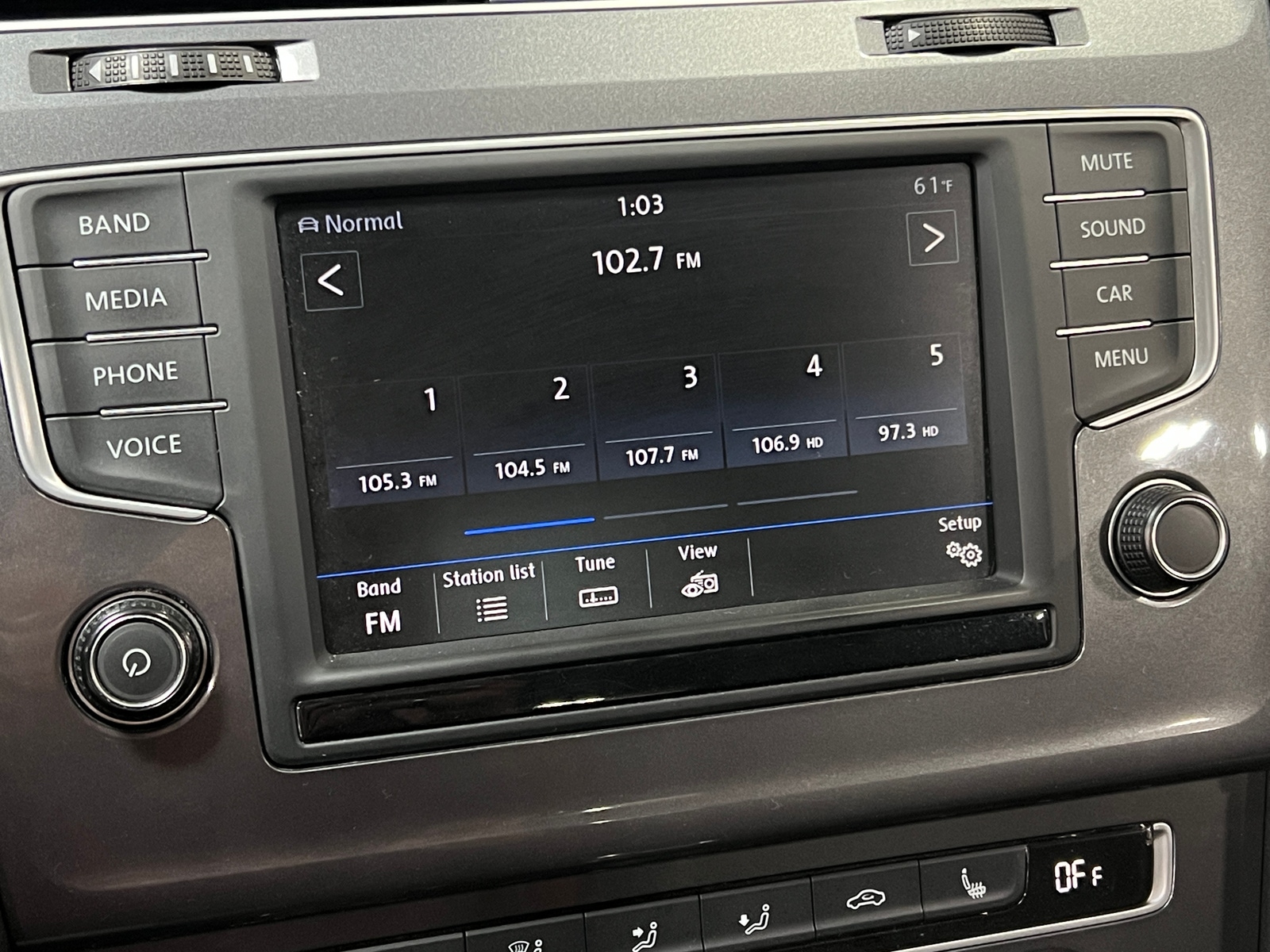 Thumbnail: 2016 Volkswagen e-Golf - 4