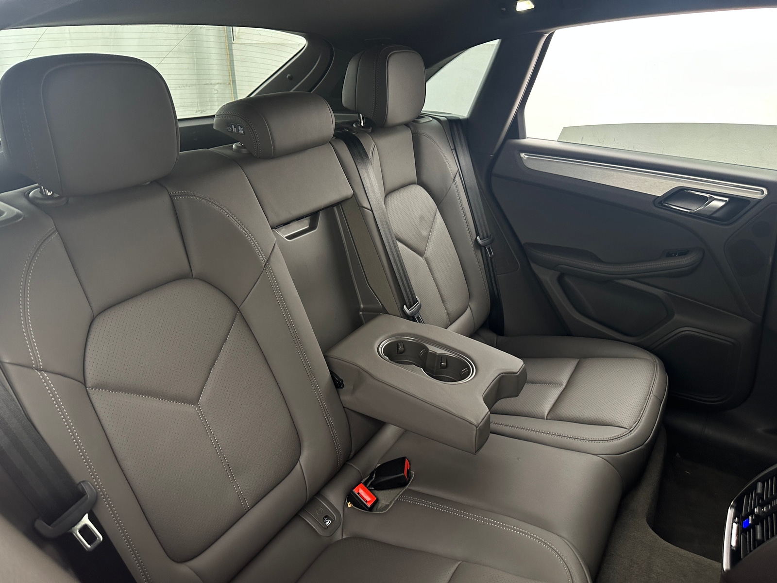 Thumbnail: 2023 Porsche Macan - 5