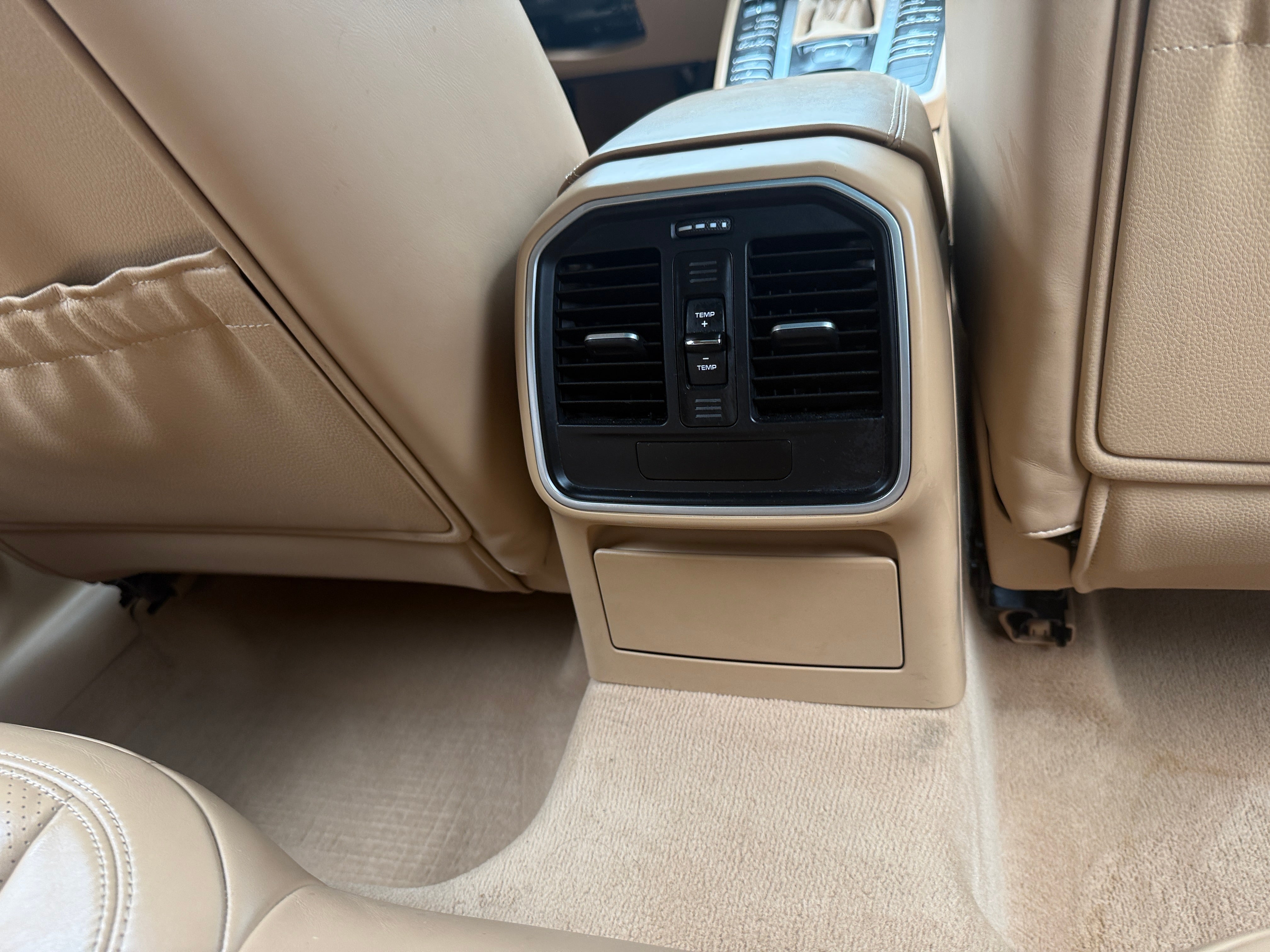 2015 Porsche Macan Turbo - Photo 2