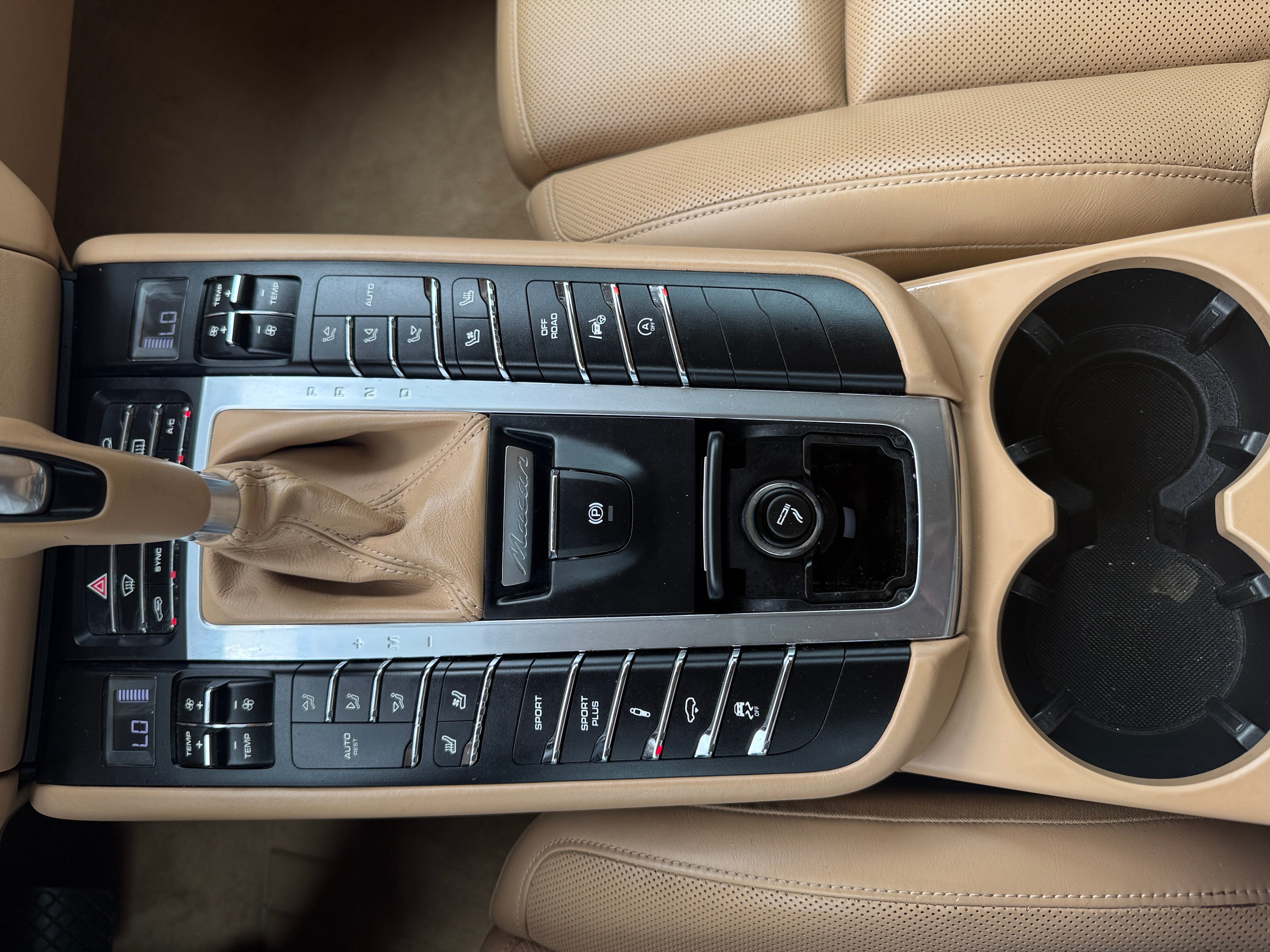 2015 Porsche Macan Turbo - Photo 10