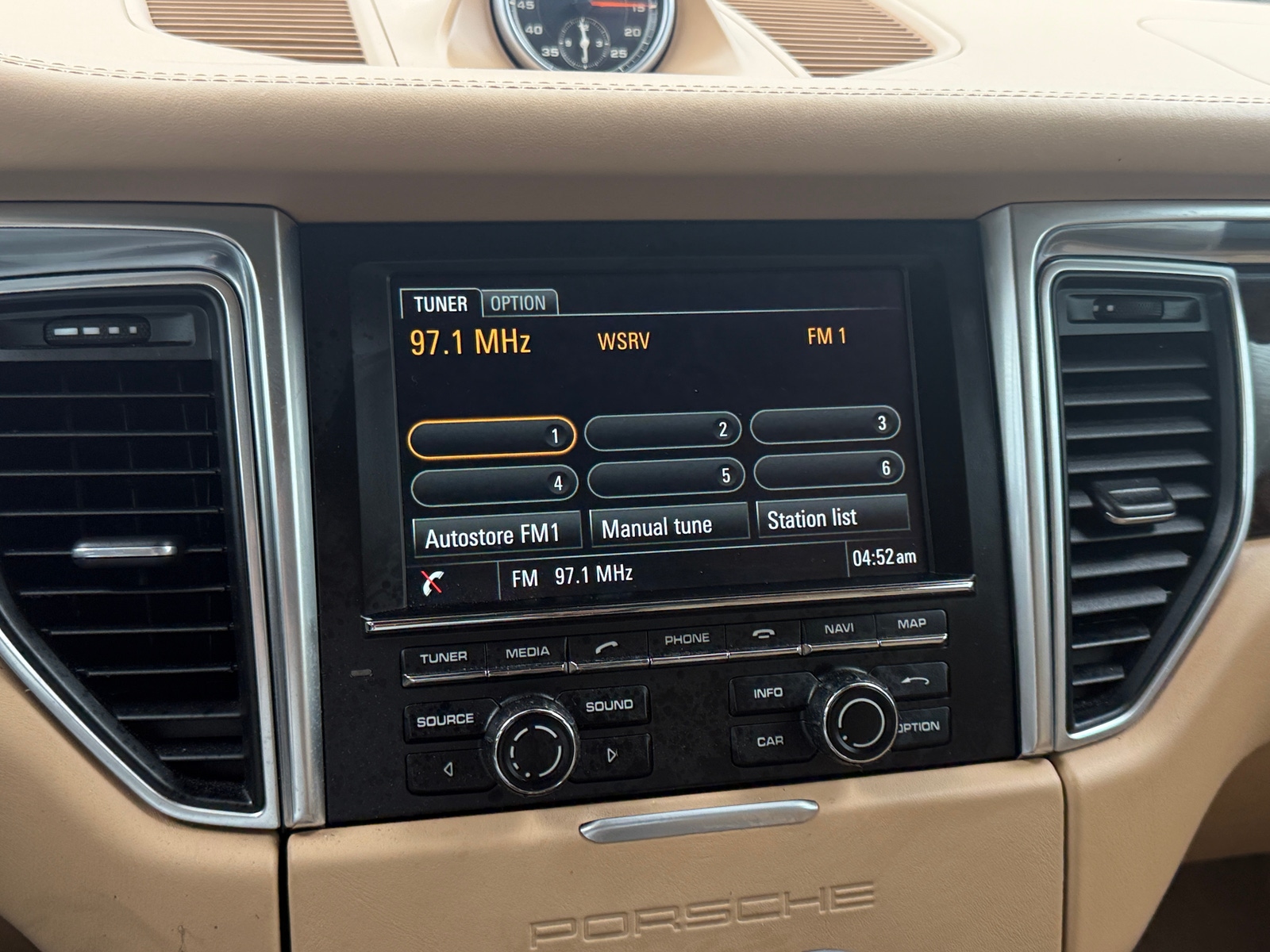 Thumbnail: 2015 Porsche Macan - 3