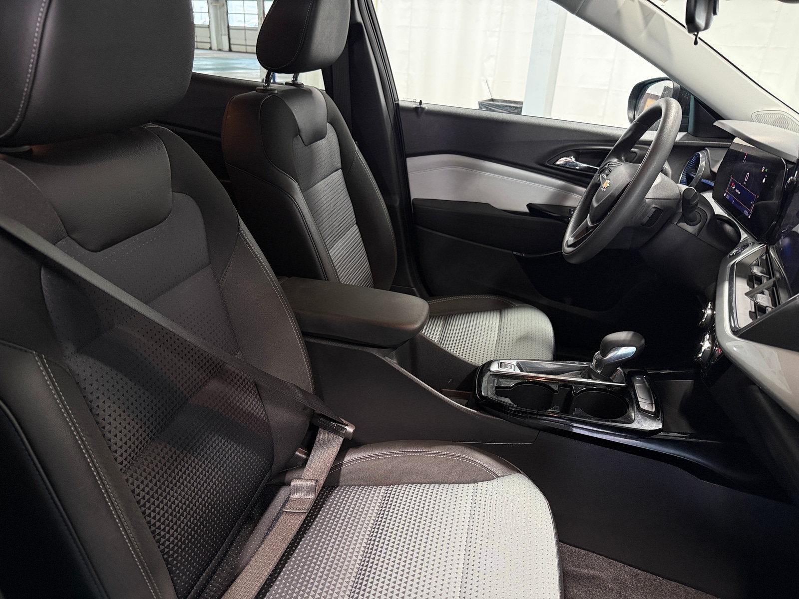 Thumbnail: 2025 Chevrolet Trax - 2