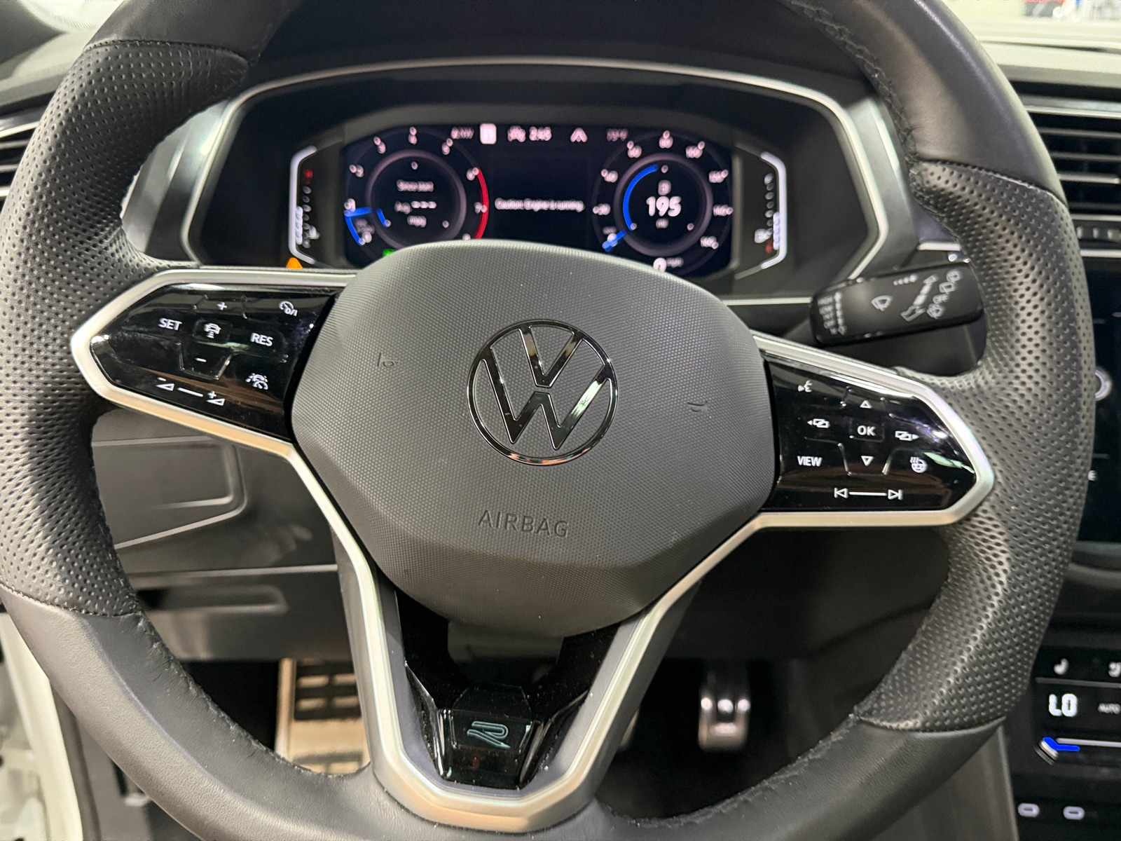 Thumbnail: 2024 Volkswagen Tiguan - 4