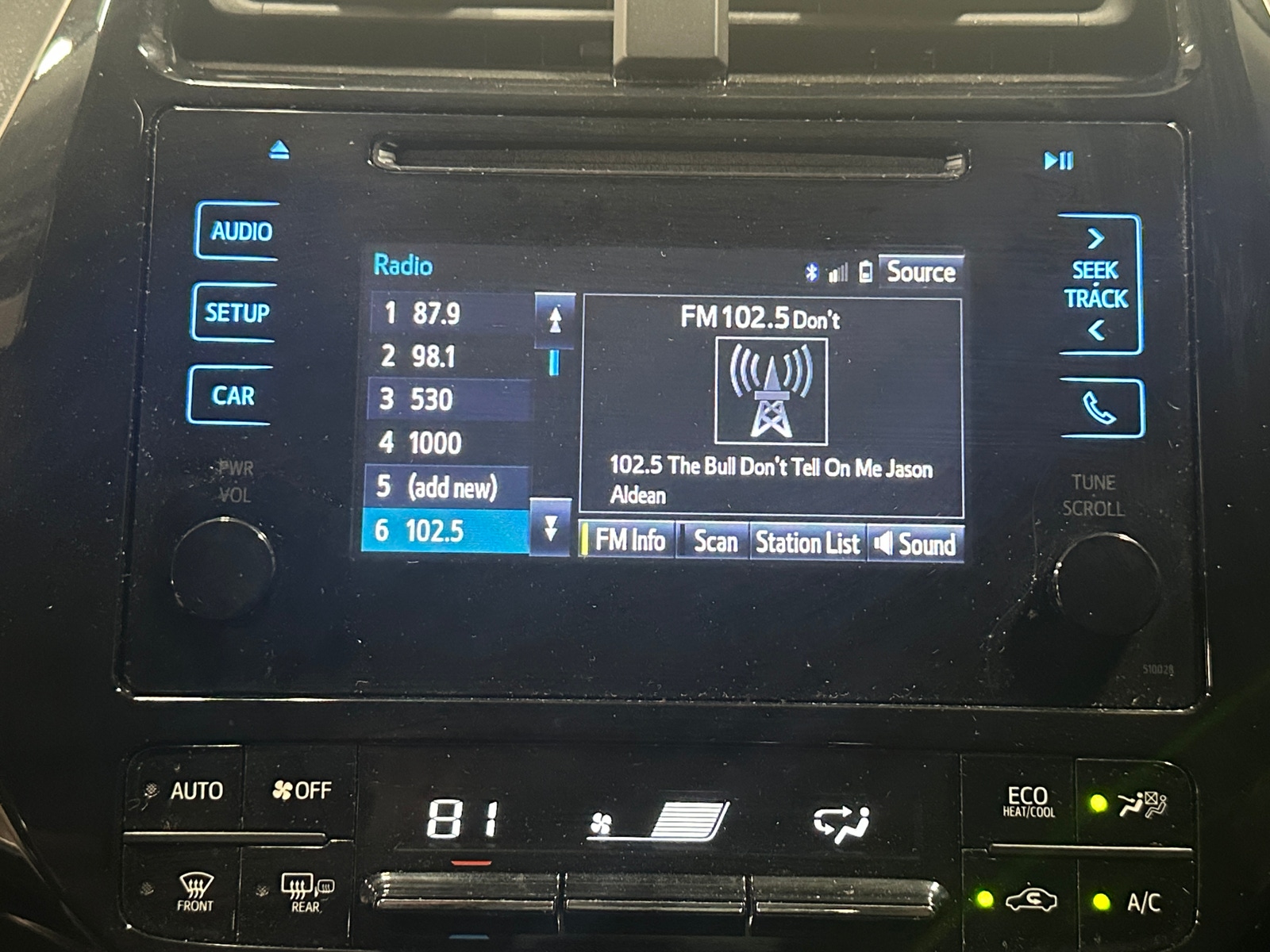 Thumbnail: 2017 Toyota Prius - 4