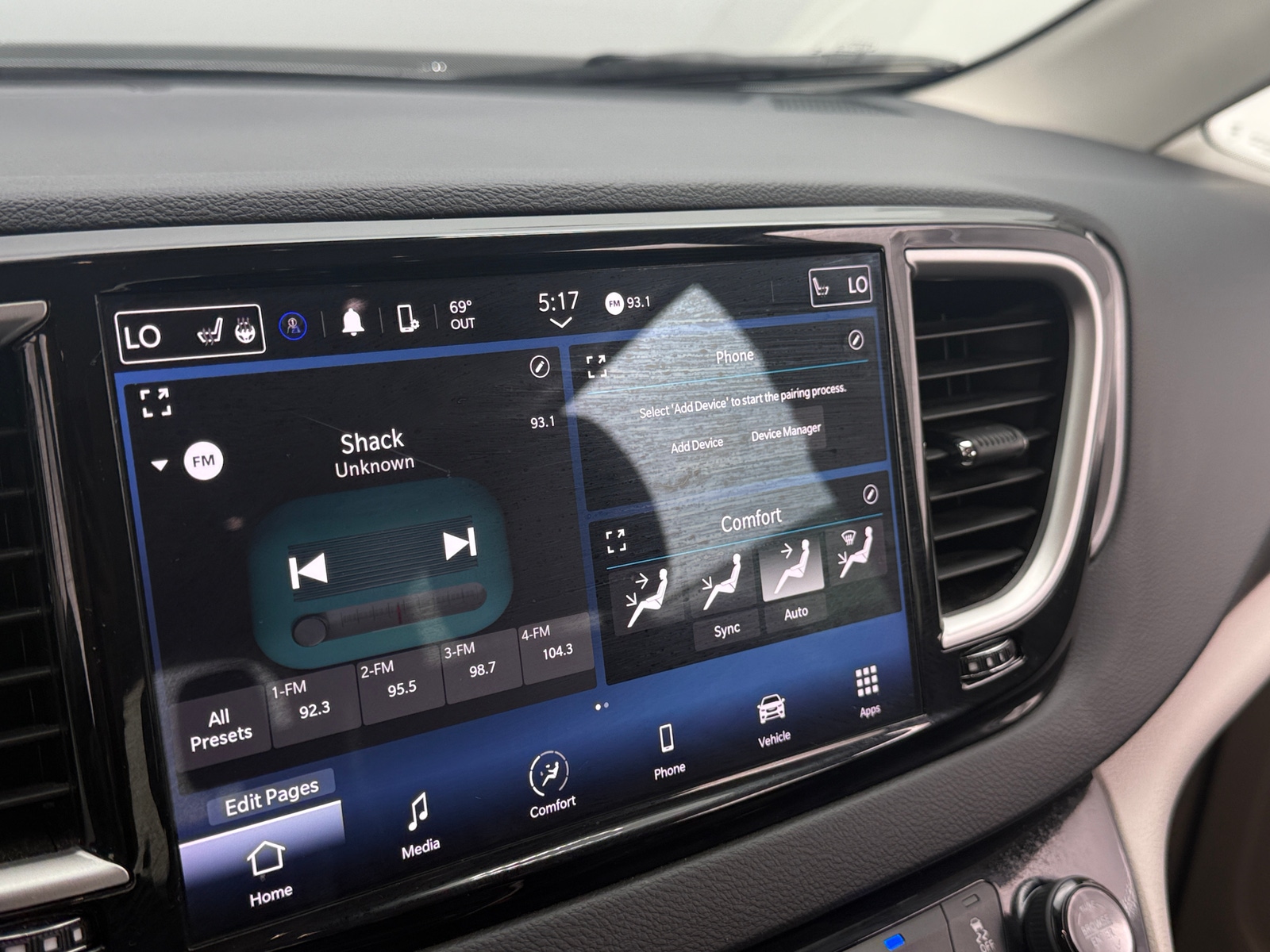 Thumbnail: 2024 Chrysler Pacifica - 3