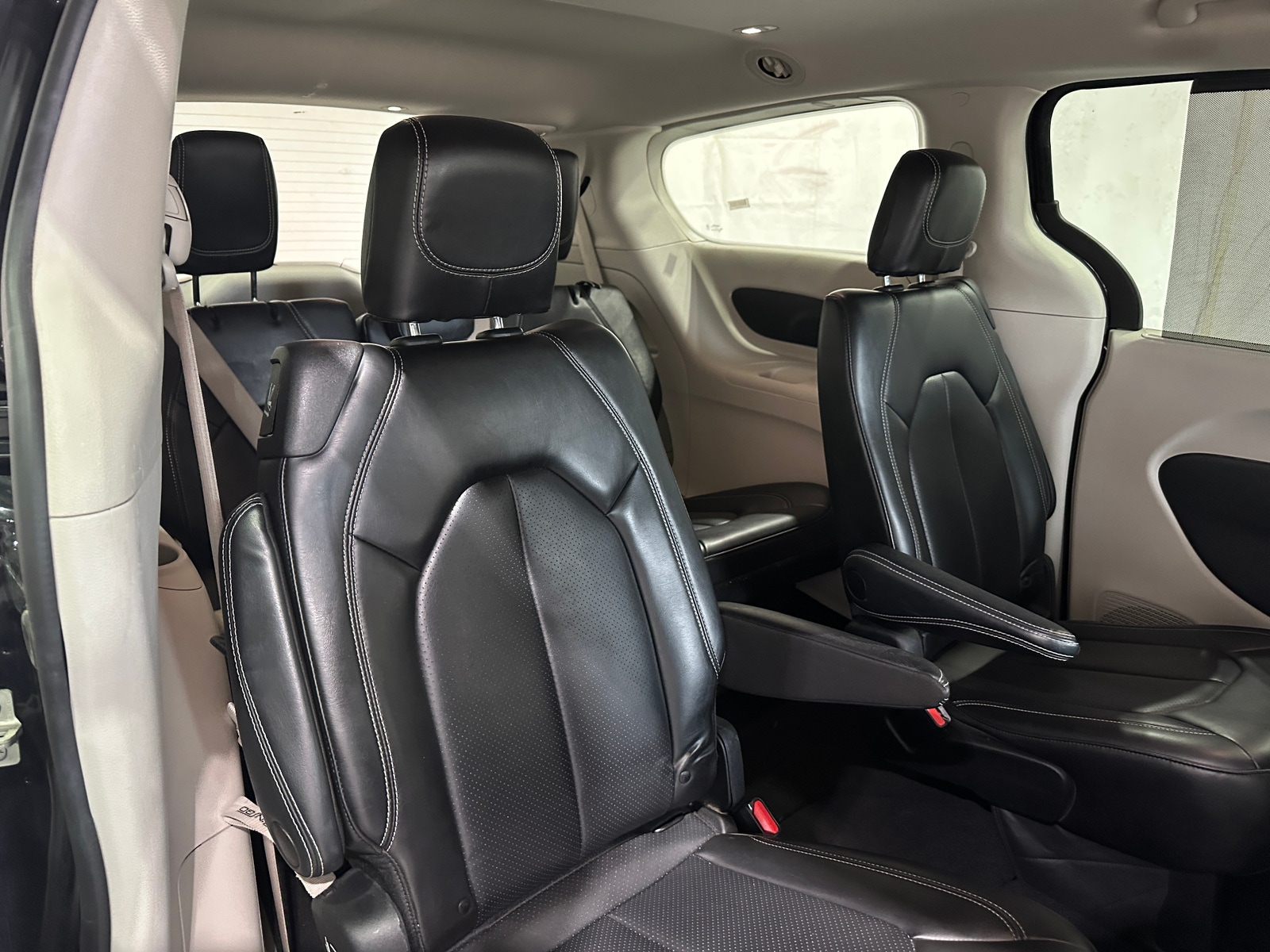 Thumbnail: 2023 Chrysler Pacifica - 5