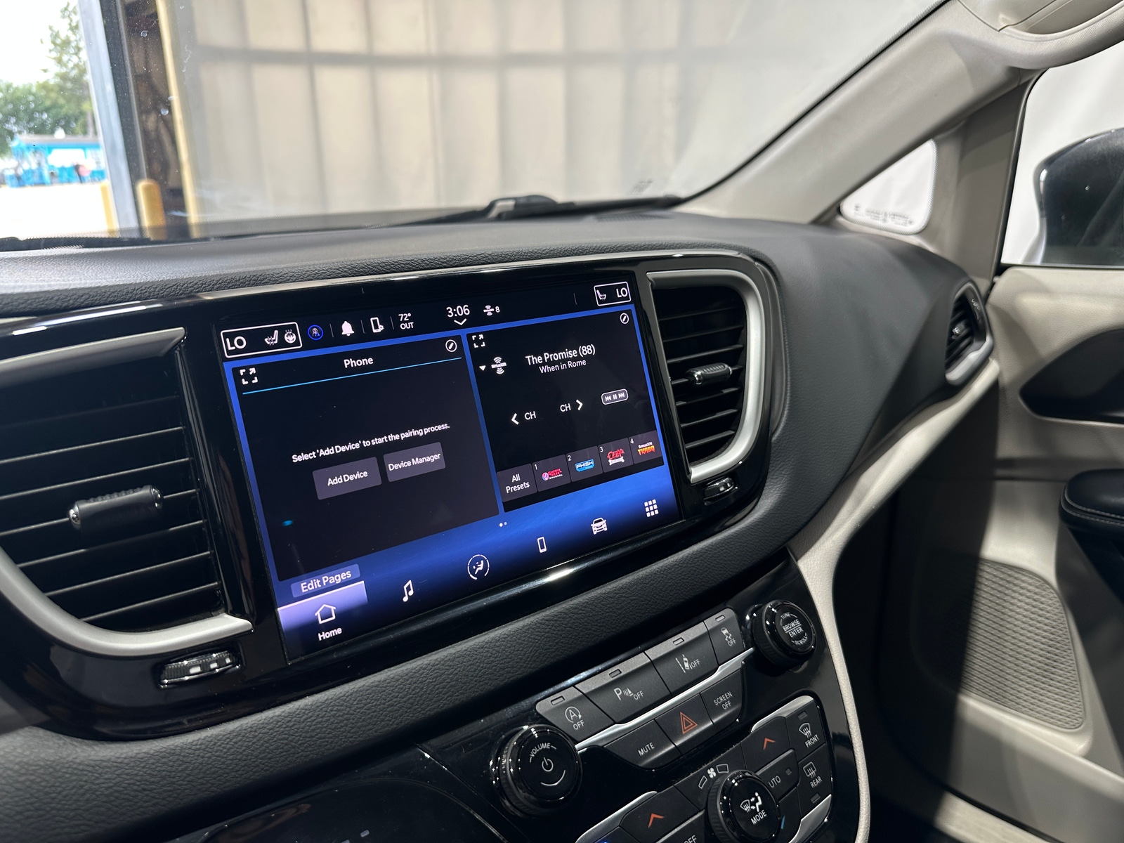 Thumbnail: 2023 Chrysler Pacifica - 3